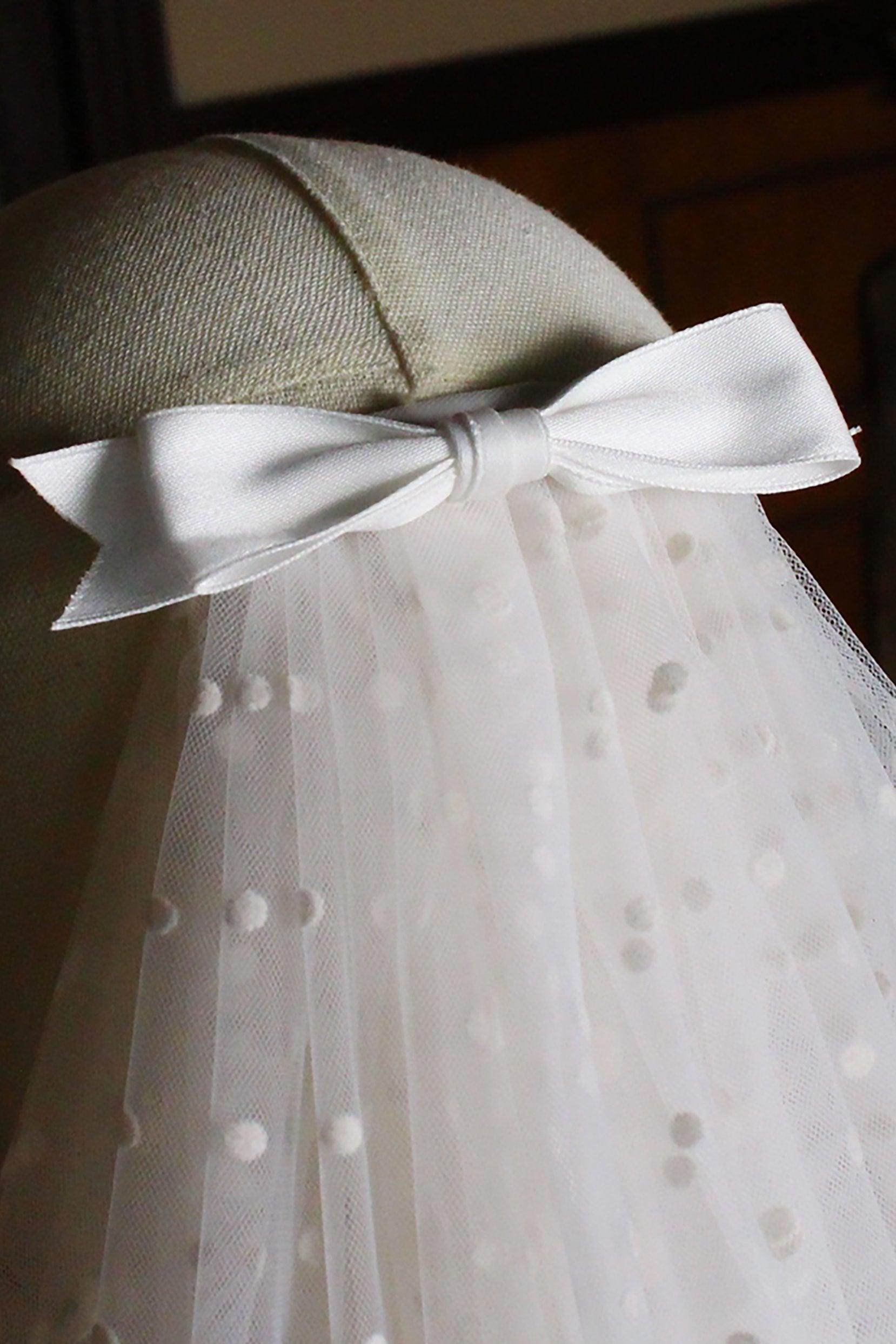 Elegant One-Tier Cut Edge Tulle Shoulder Veil with Bow - CV0304 | Perfect for Weddings, Bridal Showers & Formal Events