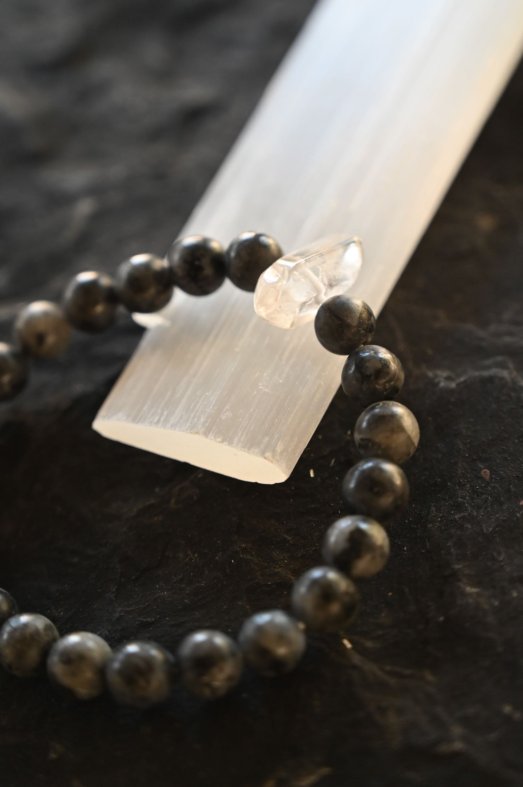 Labradorite Men's Bracelet - Healing Crystal Stone Jewelry for Energy & Protection - Perfect for Meditation, Yoga & Spiritual Gifts