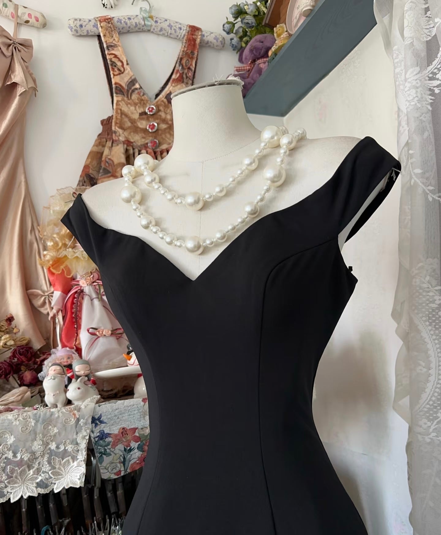 Elegant Off The Shoulder Black Mermaid Evening Dress for Prom, Formal Events & Special Occasions - Style J6817 | Perfect for Weddings, Galas & Cocktail Parties