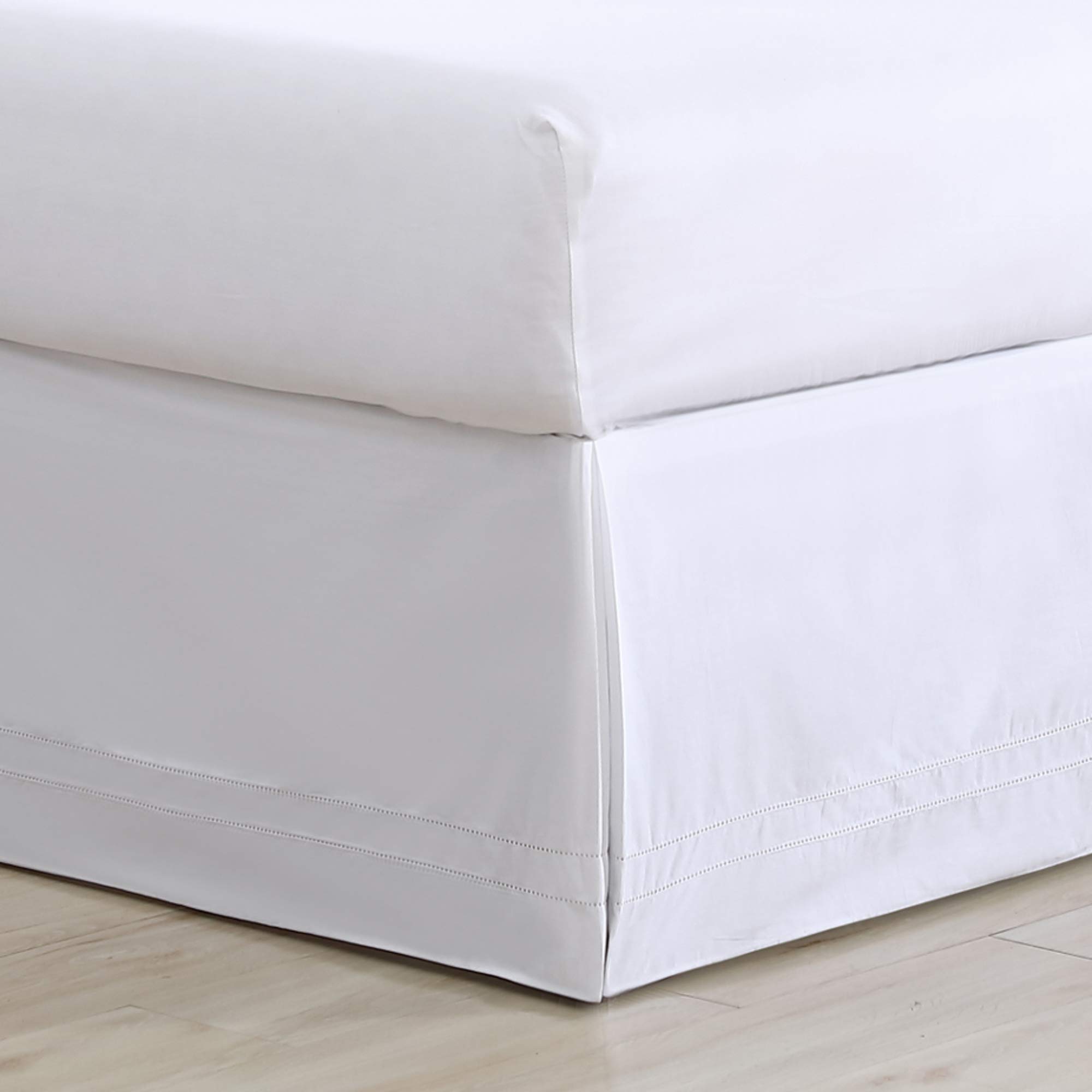 Tommy Bahama King Size Bed Skirt - Soft 100% Cotton Pleated Bedding Set in Solid White - Perfect for Luxury Hotels, Master Bedrooms & Upscale Guest Rooms