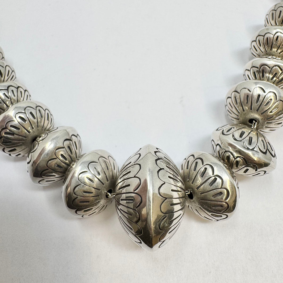 Navajo 24 Graduated Bead Necklace for Women - Handmade Native American Jewelry - Perfect for Boho Fashion, Weddings & Special Occasions