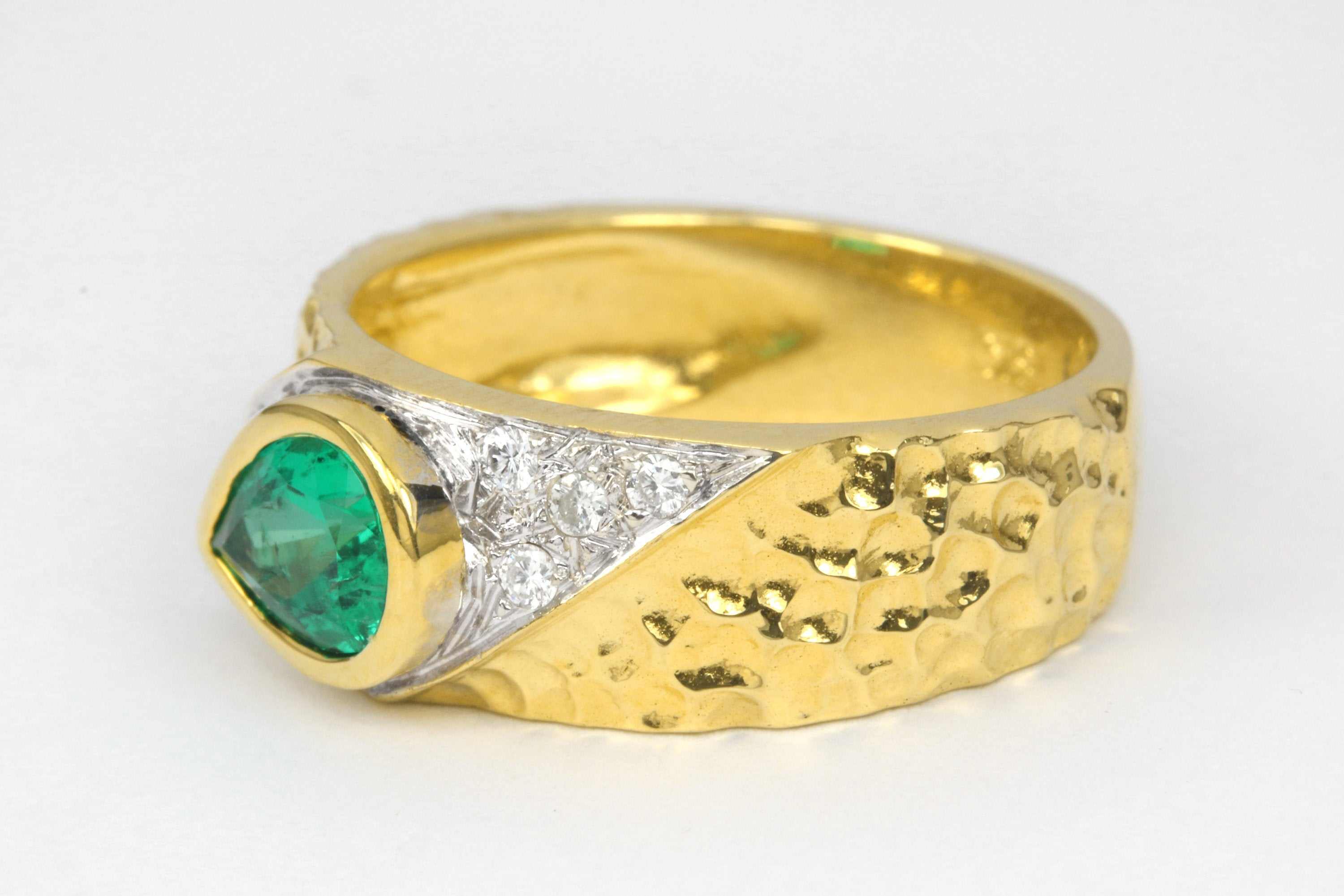 1.10tcw Vivid Green Tear Drop Emerald & Diamond Bezel Ring in 18K Gold - Elegant Jewelry for Weddings, Anniversaries & Special Occasions