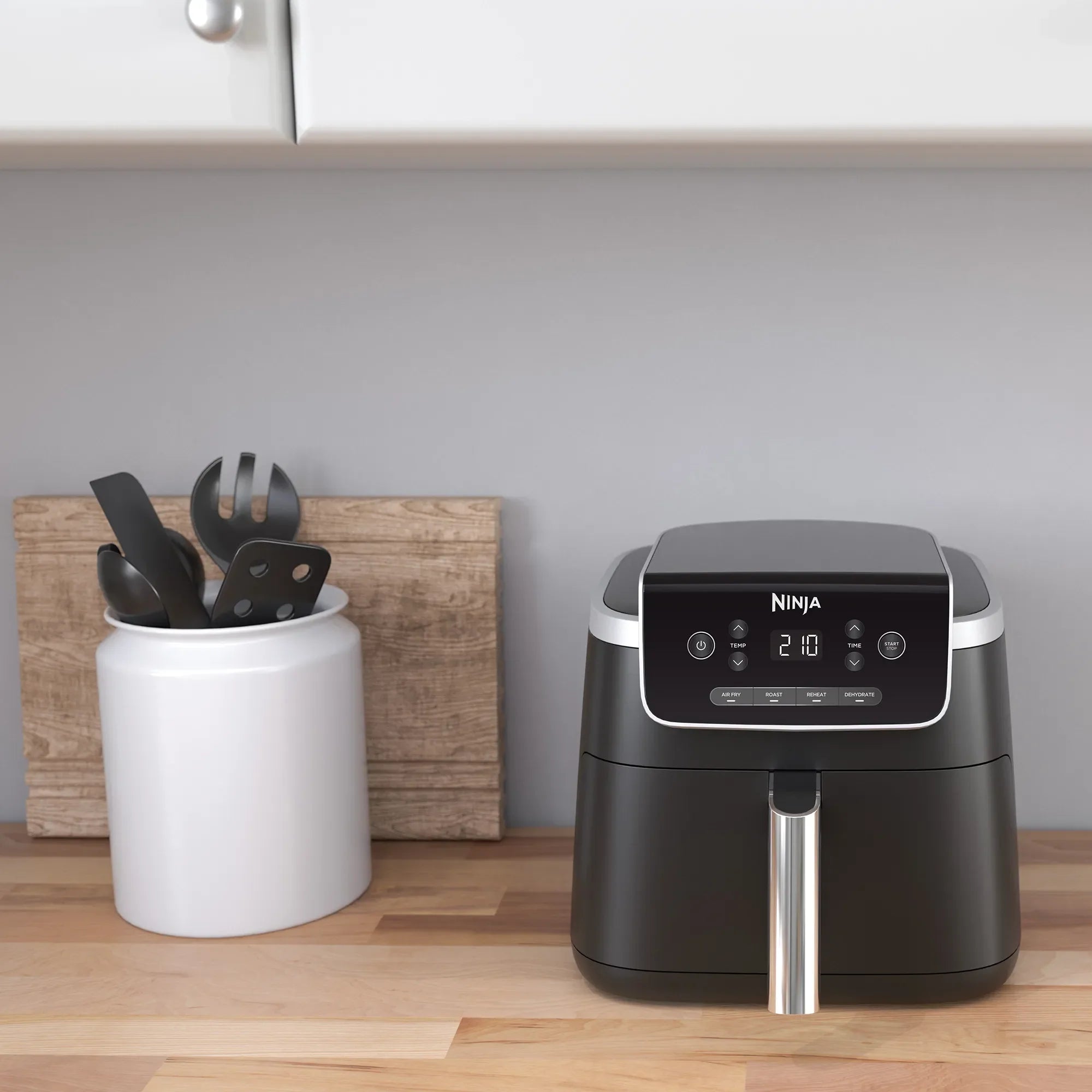Ninja Air Fryer 4.7L Pro - Large Capacity Digital Air Fryer for Healthy Cooking | Perfect for Frying, Baking, Roasting & Reheating | Ideal for Family Meals & Quick Snacks