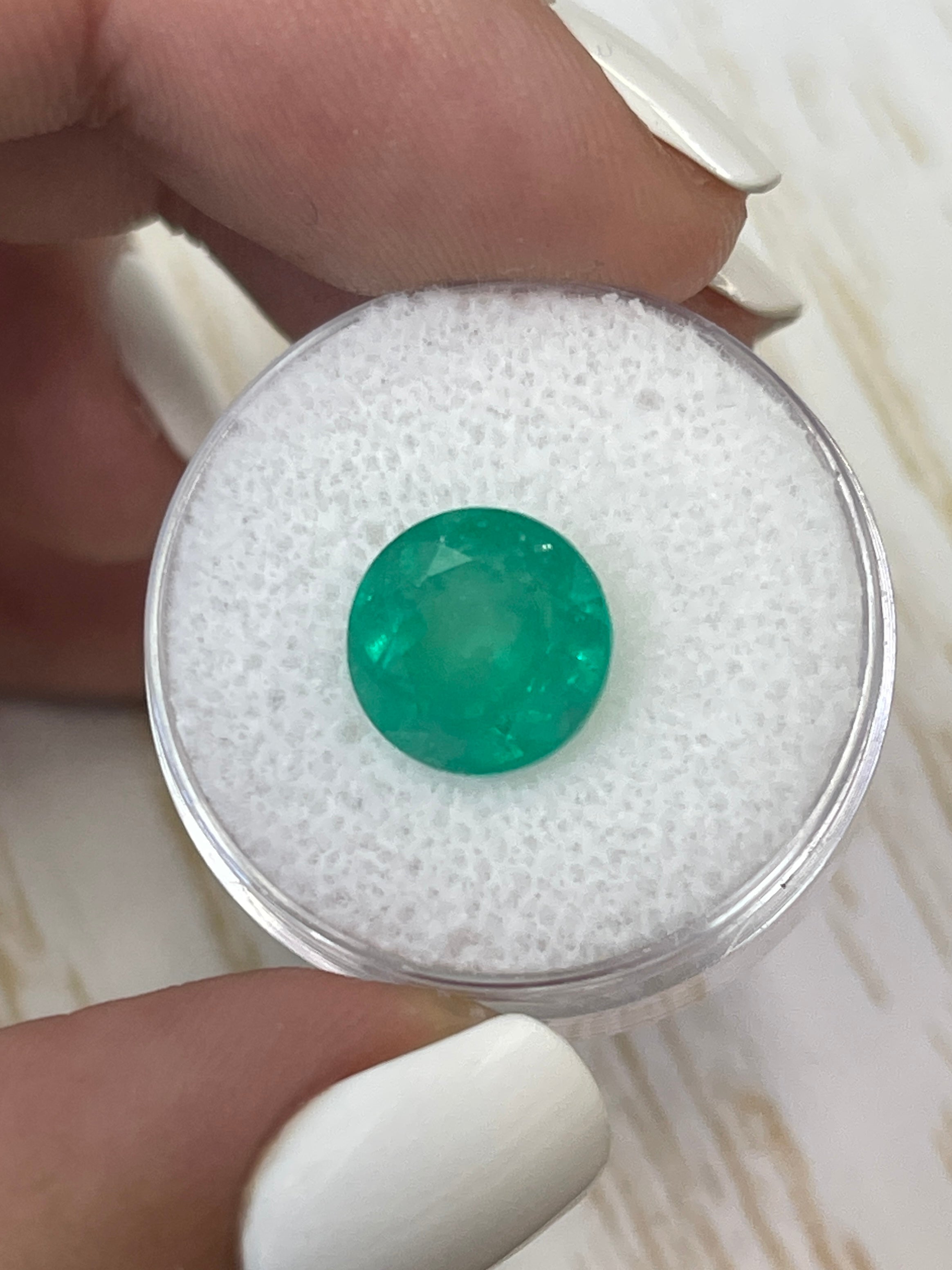 4.42 Carat Medium Green Natural Round Loose Colombian Emerald Gemstone for Jewelry Making - 10.2x10.2mm Size Perfect for Rings, Necklaces & Earrings