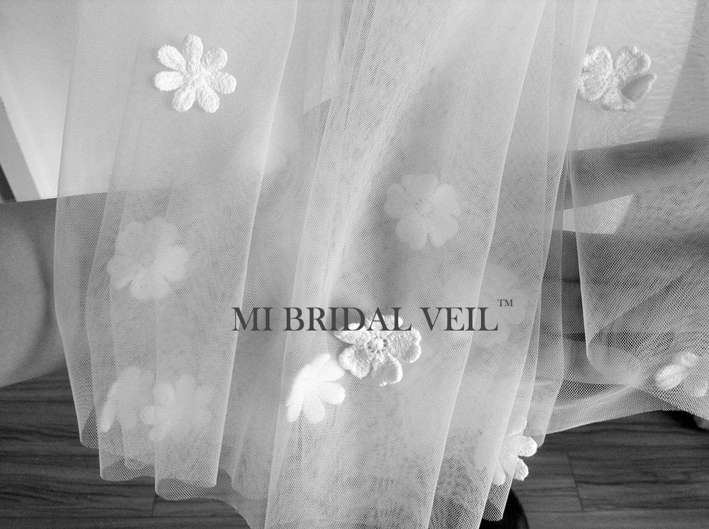 Elegant Daisy Petal Boho Wedding Veil with Floral Accents | Handmade Bridal Veil for Boho & Garden Weddings | Perfect for Outdoor & Beach Ceremonies