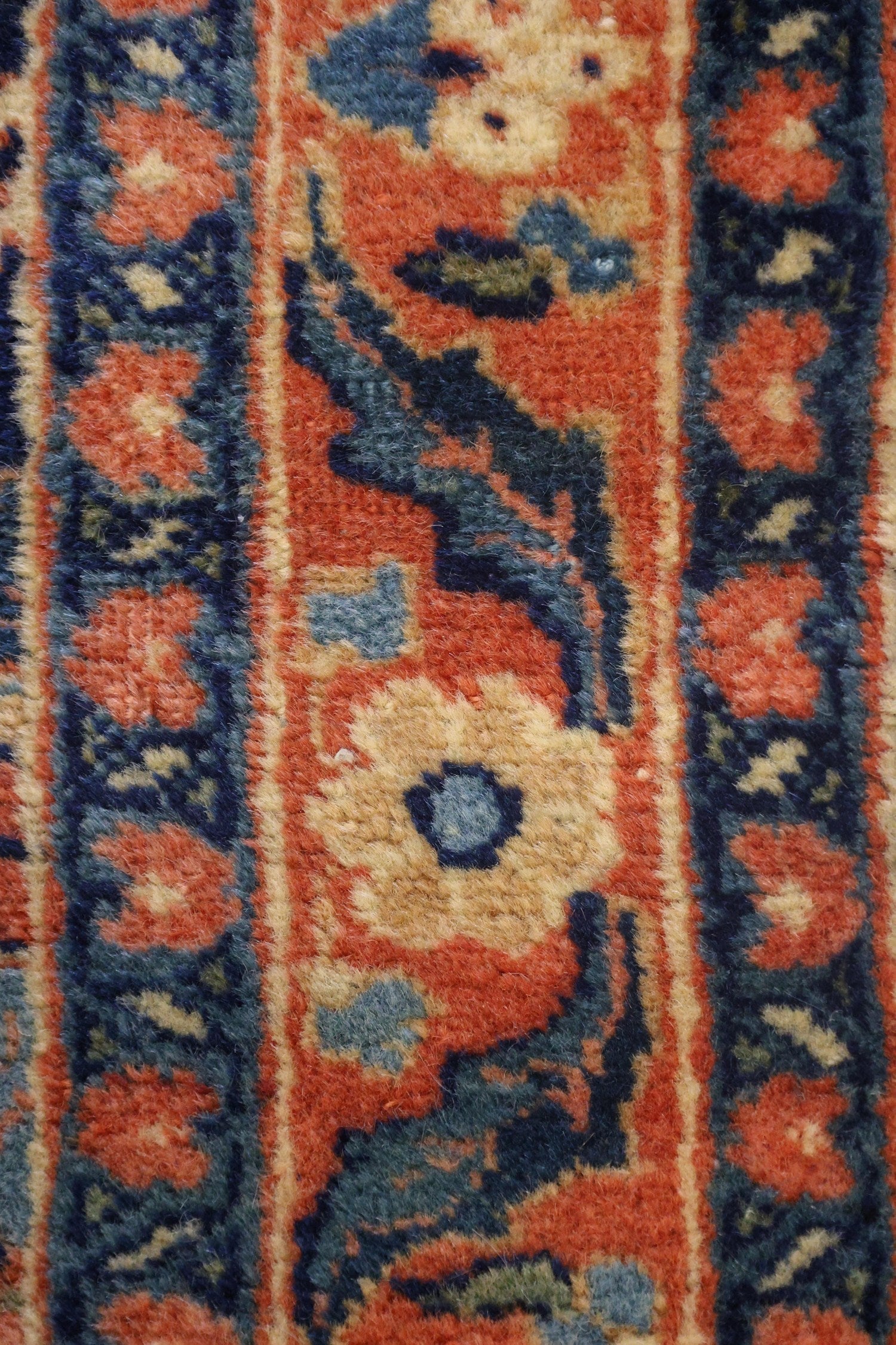 Handwoven Antique Tabriz Persian Rug - Traditional Oriental Carpet J69207 - Perfect for Living Room, Bedroom & Home Decor