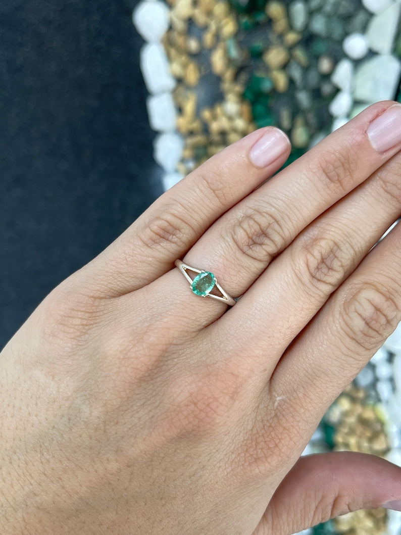 0.70ct Natural Light Spring Green Oval Cut Emerald Solitaire Ring in Sterling Silver with Split Shank Design - Perfect for Engagement, Anniversary, and Special Occasion Jewelry Gifts