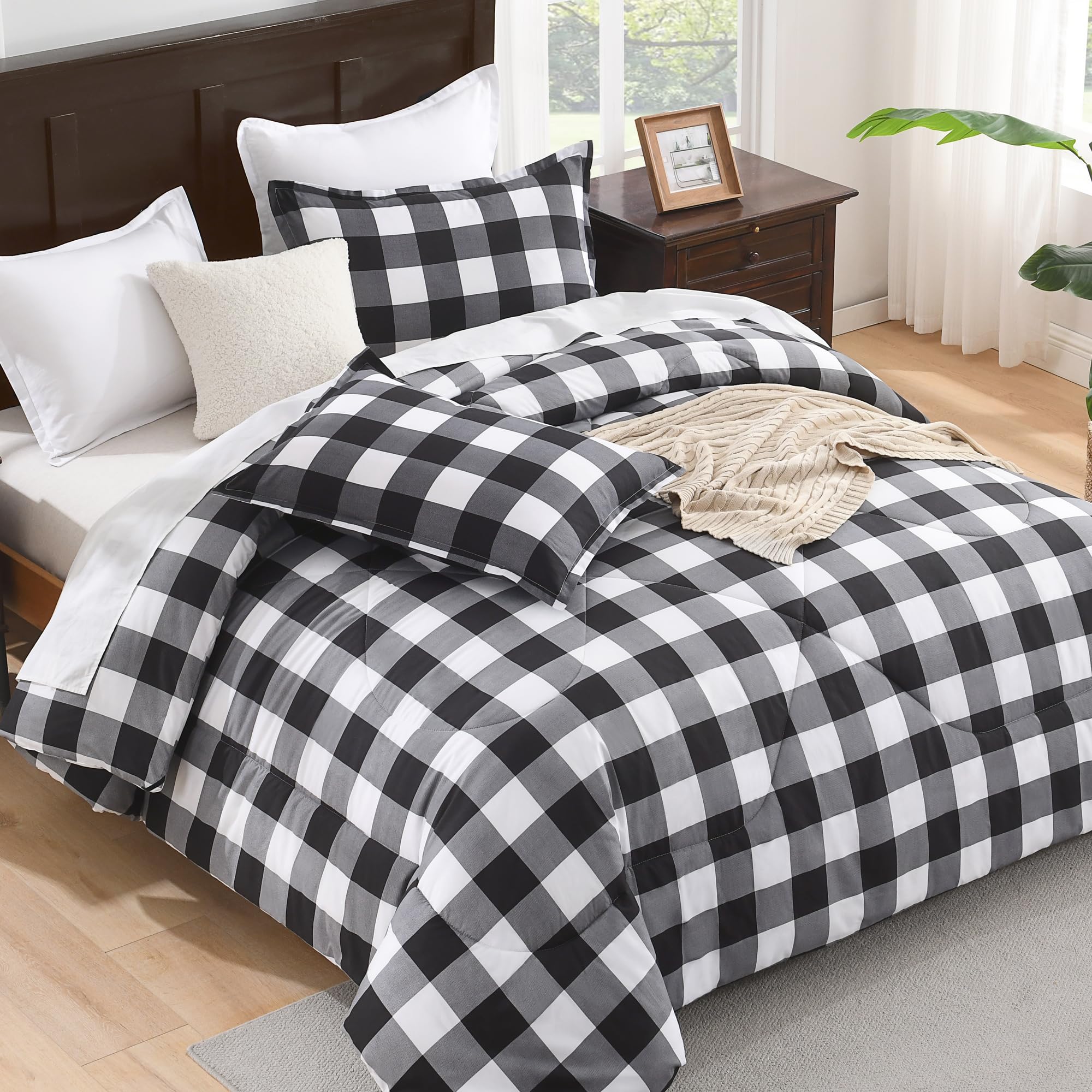 Black Plaid Comforter Set Queen Size (90x90 Inch) - 3 Piece Buffalo Check Bedding with 1 Gingham Comforter & 2 Pillowcases - Lightweight Microfiber Down Alternative for Summer - Perfect for Guest Rooms, Dorms & Cozy Bedroom Decor