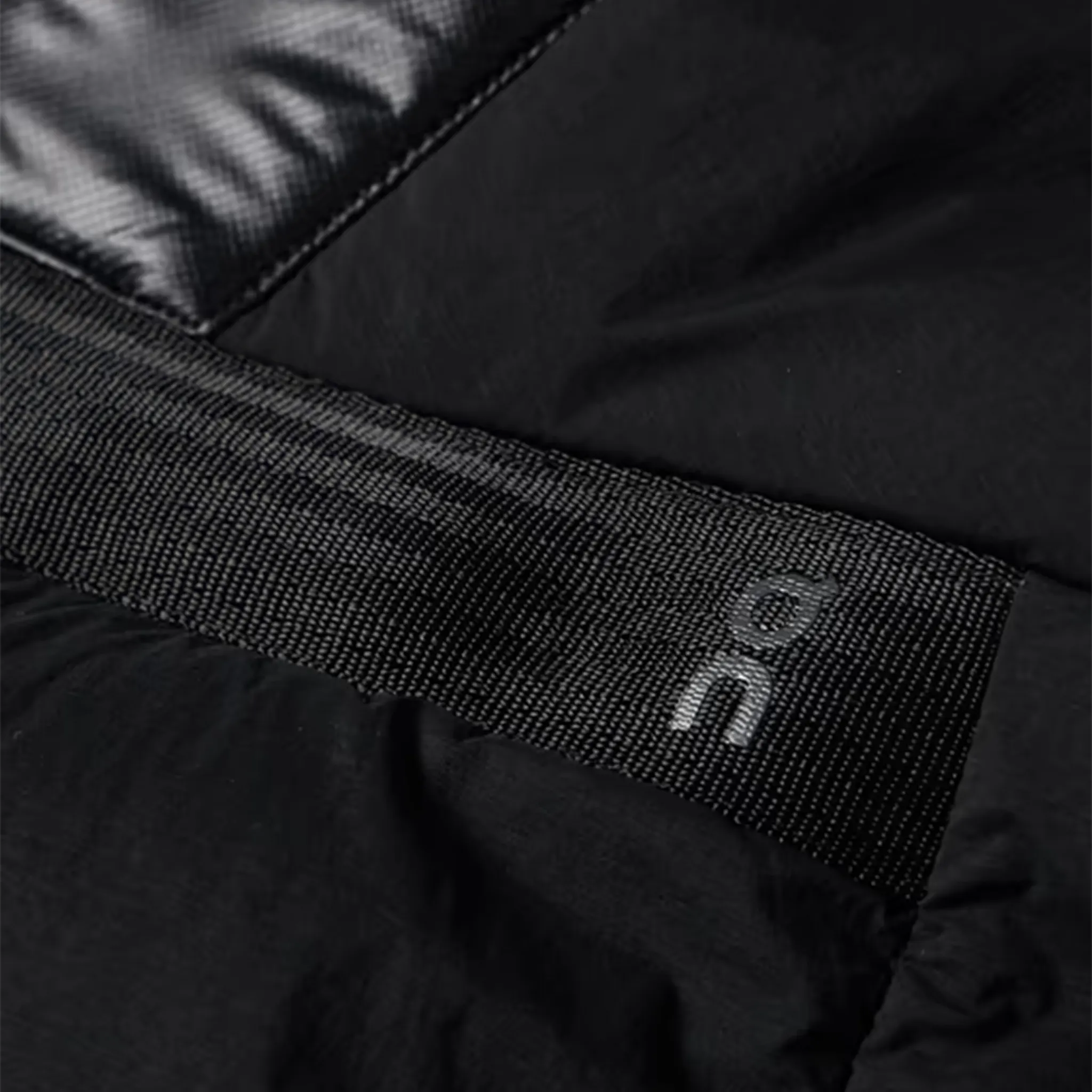 On Running Challenger Black Gilet - Lightweight Running Vest for Men & Women - Perfect for Outdoor Jogging, Hiking & Fitness Training