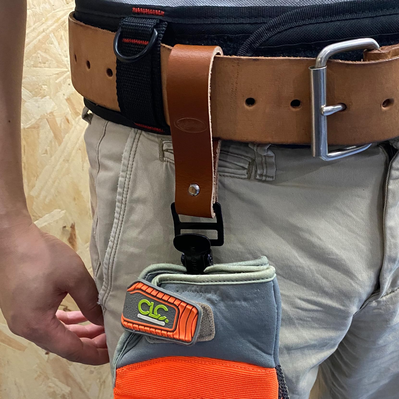 Premium MELOTOUGH Leather Glove Clip - Heavy Duty Glove Holder for Work Belt | Secure Glove Organizer for Construction, Gardening & Outdoor Activities