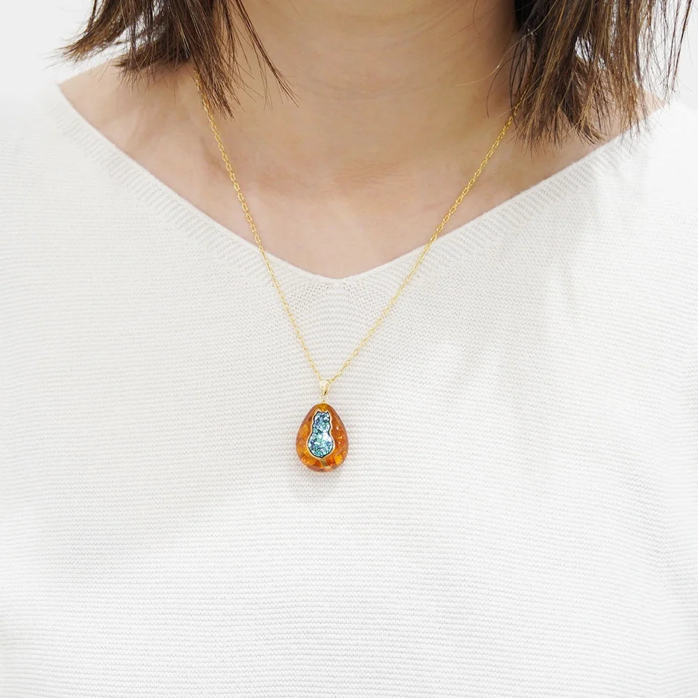 Handcrafted Maki-e Urushi Lacquer Pendant Necklace - Amber & Cherry Blossom Design - Traditional Japanese Lacquer Jewelry for Women - Perfect Gift for Special Occasions & Cultural Events