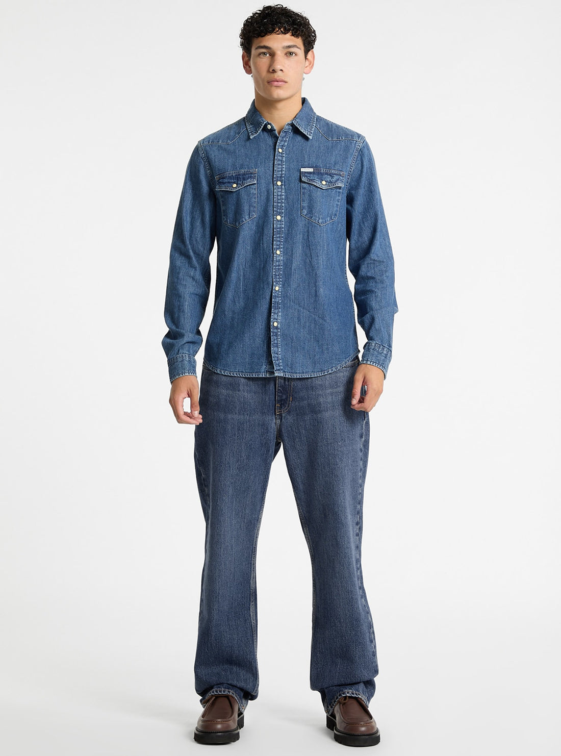 Guess Women's Slim Fit Long Sleeve Denim Shirt - Stylish Casual Button Down Top for Everyday Wear & Date Nights