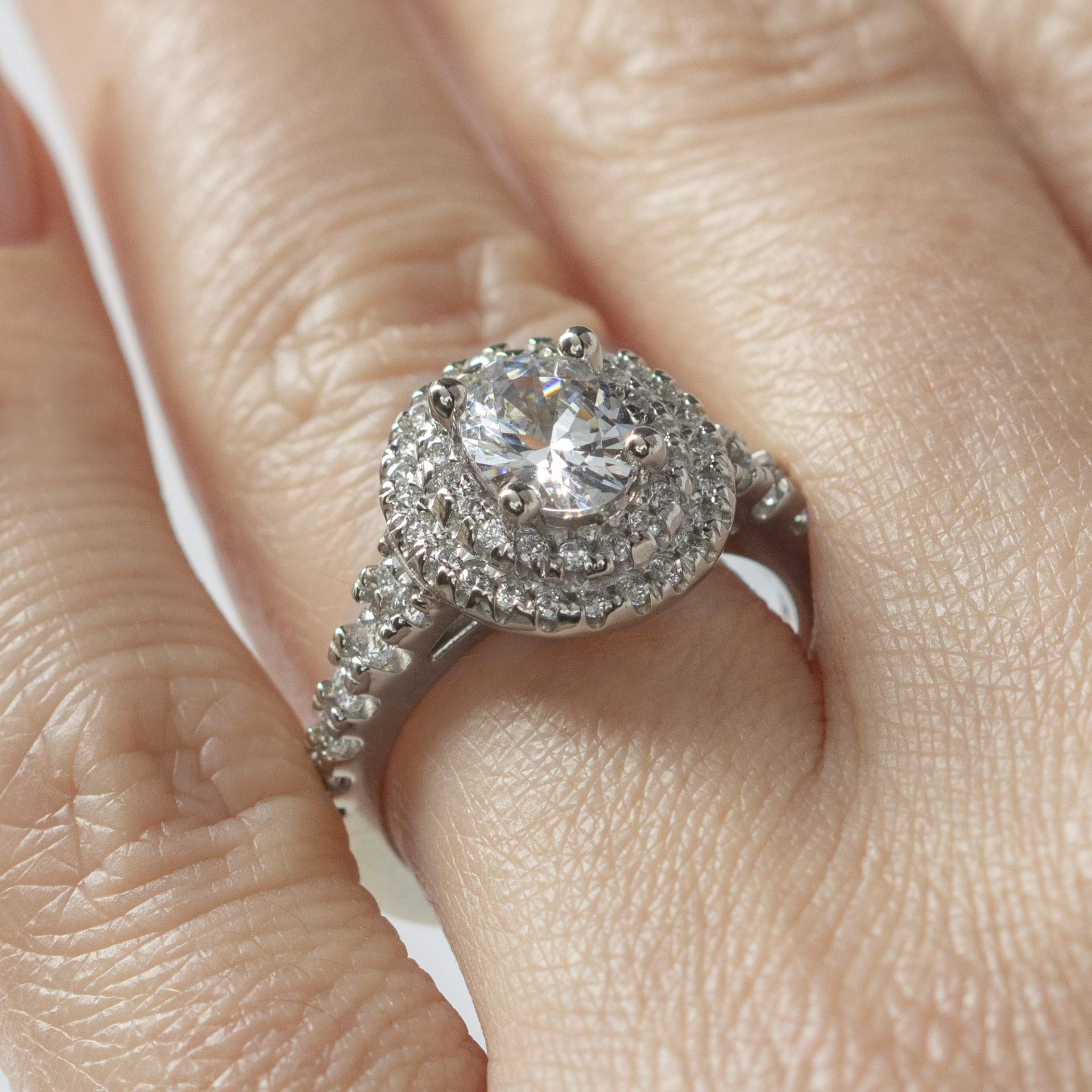 Almeria Oval Cut 2.00CT VVS1 Colorless Moissanite Engagement Ring in 925 Sterling Silver - Perfect Promise & Wedding Ring for Her, Ideal Gift for Anniversaries & Special Occasions