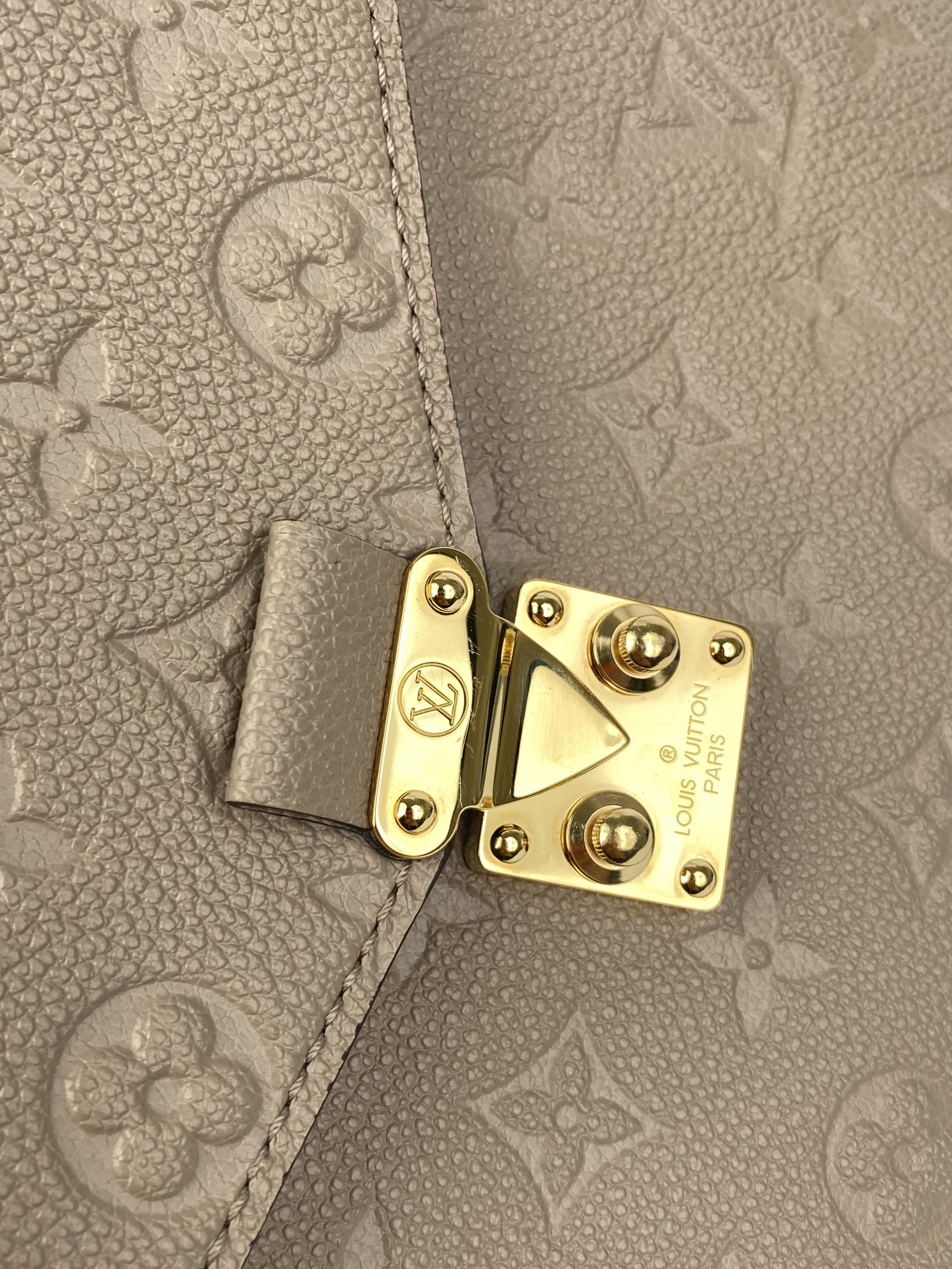 Authentic Louis Vuitton Pochette Métis Crossbody Bag in Beige Monogram Canvas - Perfect for Work, Travel & Everyday Luxury Fashion Accessory