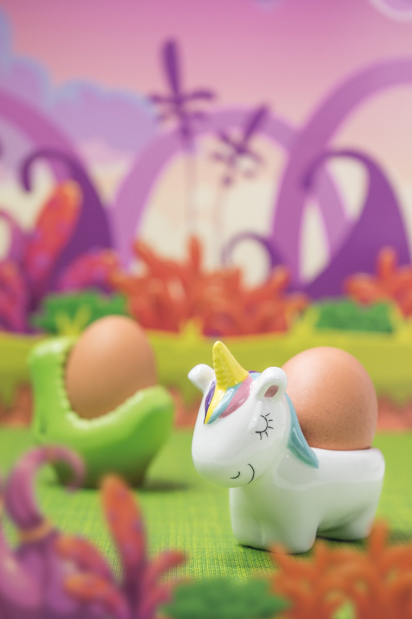 KitchenCraft Green Ceramic Dinosaur Egg Cup - Novelty Breakfast Tableware for Kids, 7x5x7cm (3x2x3 Inches) - Perfect for Easter Decor, Dinosaur Themed Parties & Fun Breakfasts