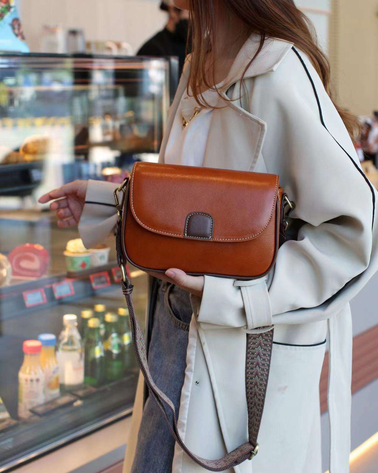 Stylish Compact Leather Crossbody Purse for Women - Fashionable Small Shoulder Bag with Adjustable Strap - Perfect for Travel, Shopping & Everyday Use