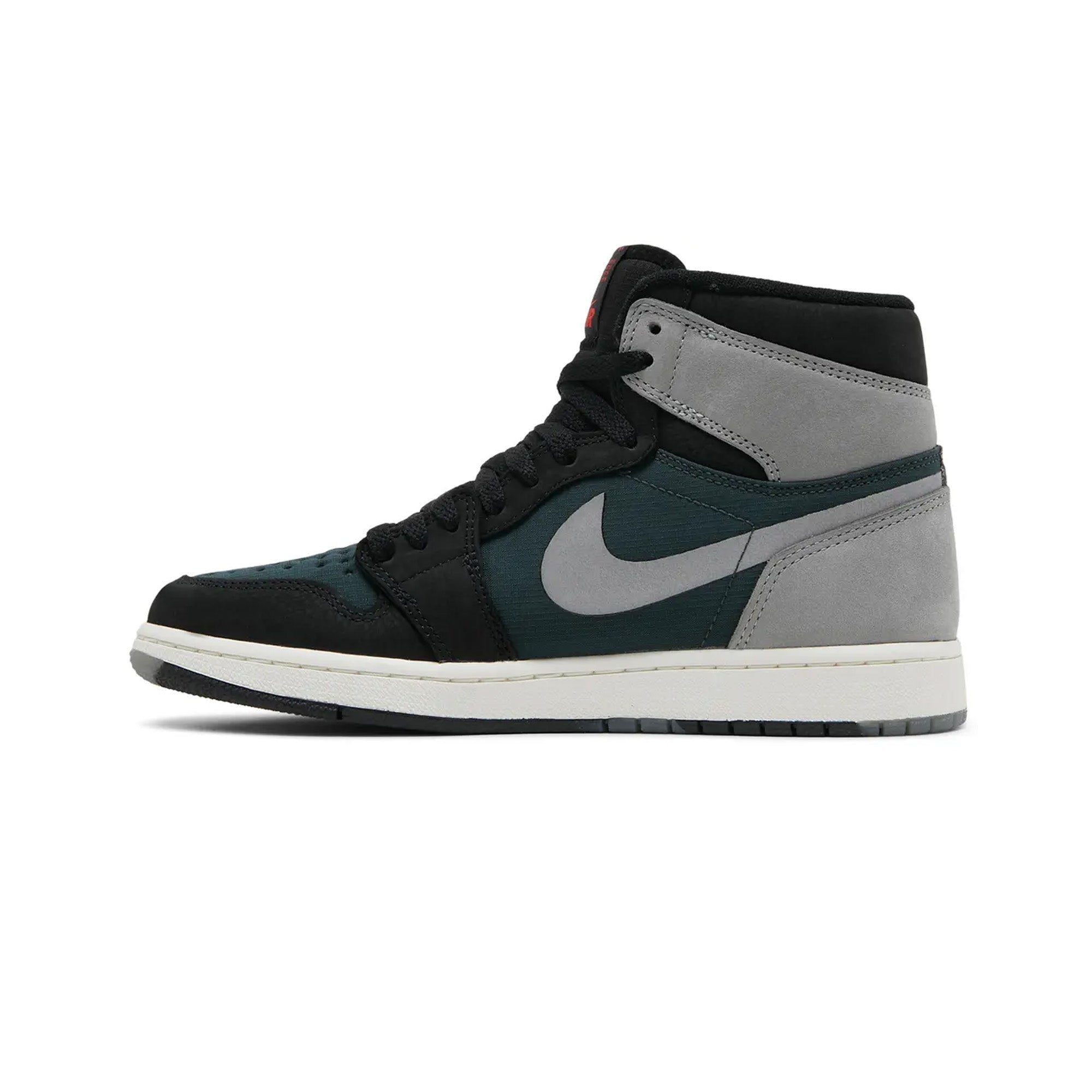 Air Jordan 1 Retro High Element Gore-Tex 'Black Particle Grey' Sneakers (2021) - Waterproof Basketball Shoes for Men, Winter & Rainy Day Fashion Streetwear