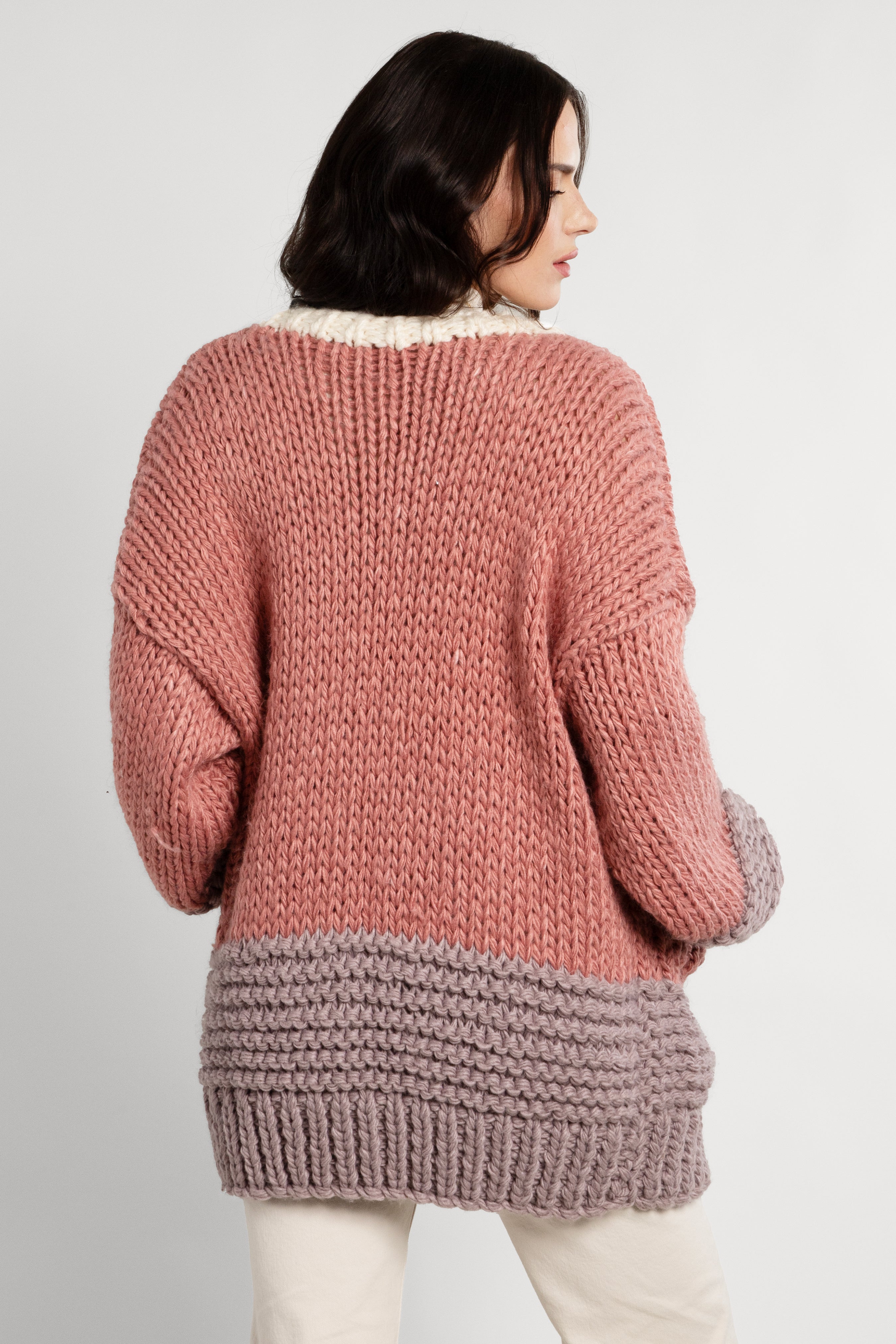 Stylish Knit Oversized Sweater in Two-Tone Colors - Perfect for Casual Outfits and Cozy Winter Days