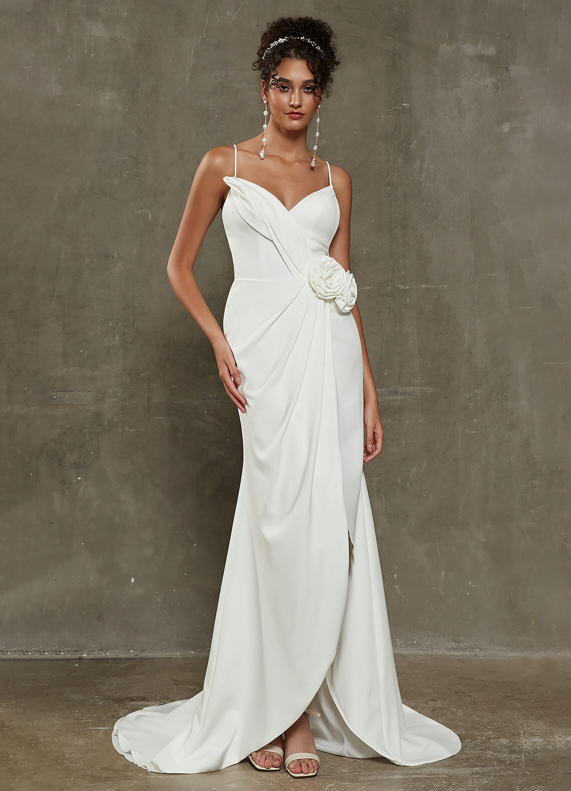 Elegant Diamond White 3D Floral Applique High-Low Wedding Gown for Brides - Perfect for Beach Weddings, Garden Ceremonies & Romantic Photoshoots