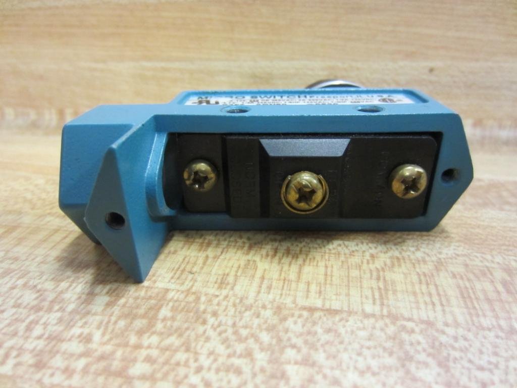 Waterproof Enclosed Limit Switch - IP67 Rated for Industrial Automation, CNC Machines & Robotics | Durable Safety Switch for Harsh Environments