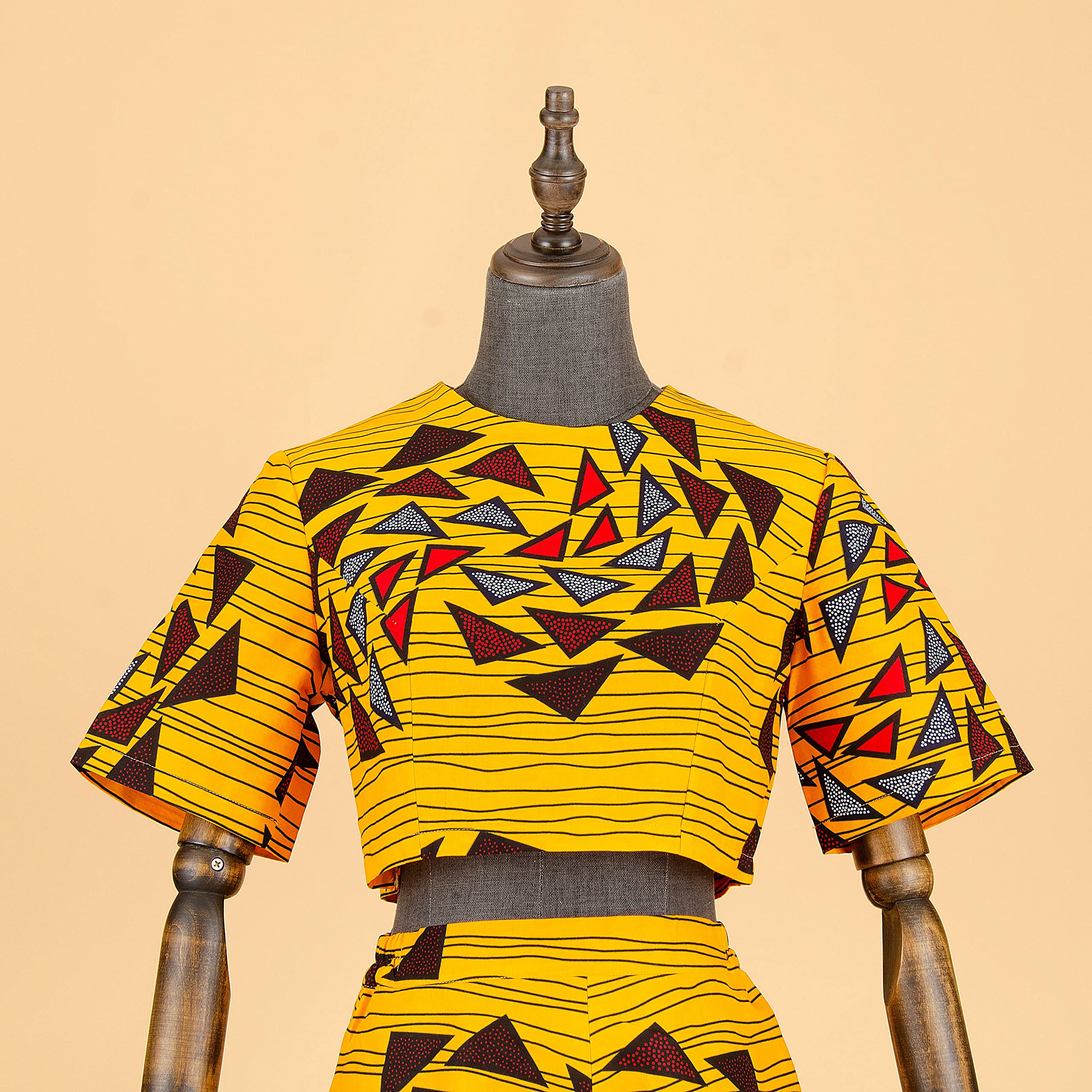 Stylish African Dashiki 2-Piece Outfit for Women - Short Sleeve Crop Top & Pants Set | Plus Size Casual Tracksuit | Perfect for Cultural Events, Parties & Everyday Wear