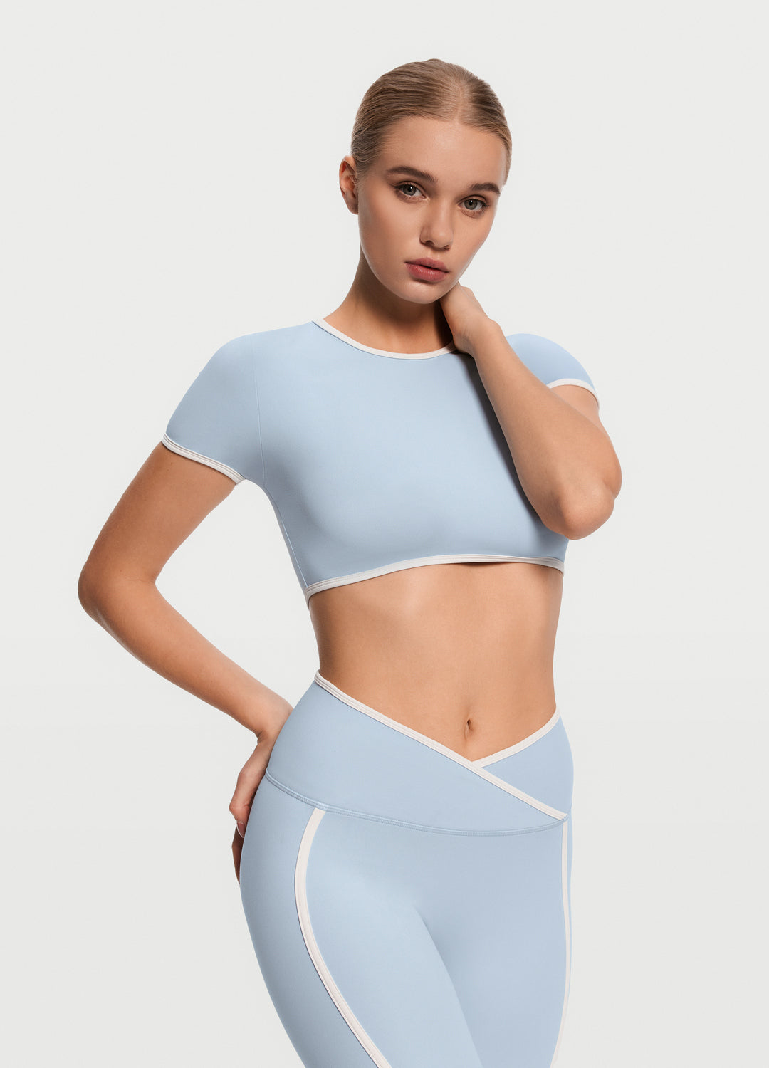 Stylish Casual Cropped T-Shirt for Women - Trendy Short Sleeve Cotton Top - Perfect for Summer Outfits, Beach Wear & Street Fashion