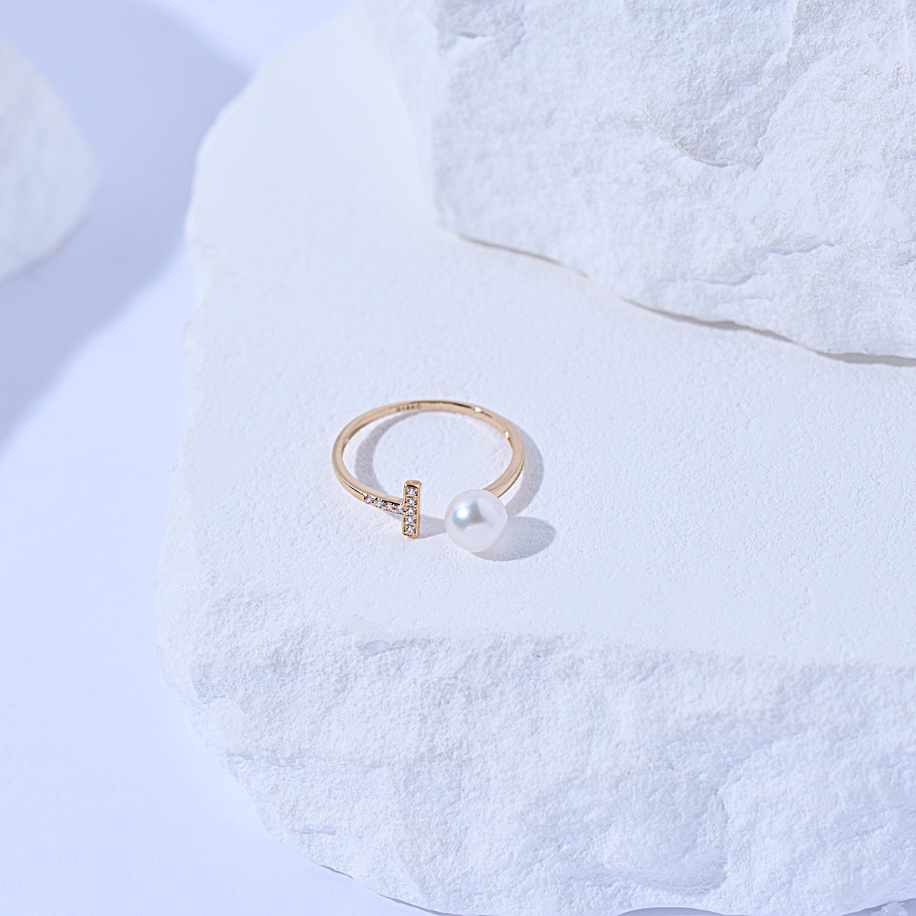 18K Gold Diamond Akoya Pearl Ring for Women - Elegant Bridal Jewelry & Anniversary Gift - KR00086