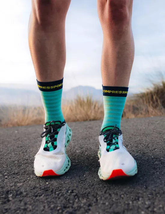 Compressport Pro Racing Socks v4.0 - Ultralight Running Socks for Men & Women - High Performance Athletic Socks - Shell Blue/Blues - Perfect for Marathon, Trail Running & Triathlon Training