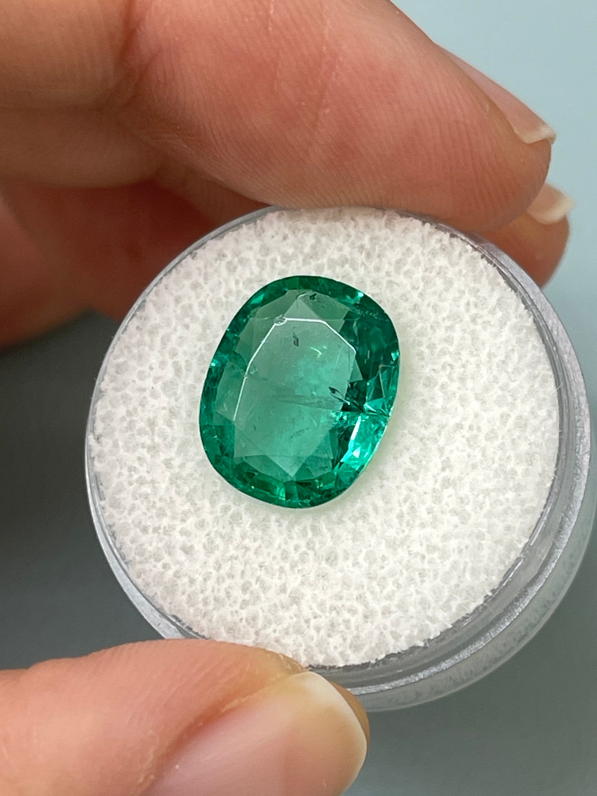 5.09 Carat 13x11mm Natural Zambian Emerald - Bubbly Hybrid Cushion/Oval Cut Loose Gemstone for Jewelry Making & Engagement Rings