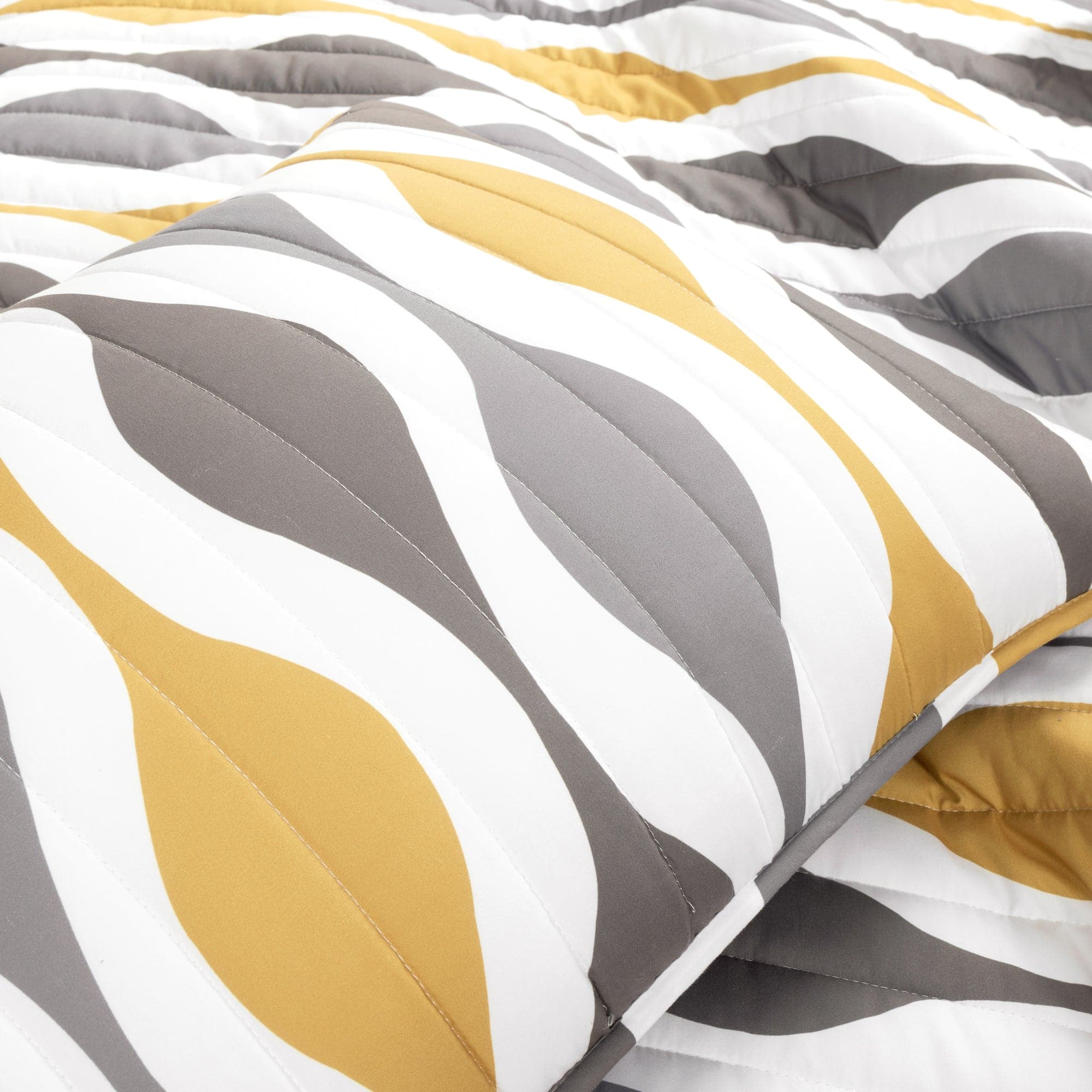 Mid Century Geo Reversible Quilt 3 Piece Set - Modern Geometric Bedding for Master & Guest Bedrooms - Perfect for Home Decor & Cozy Nights