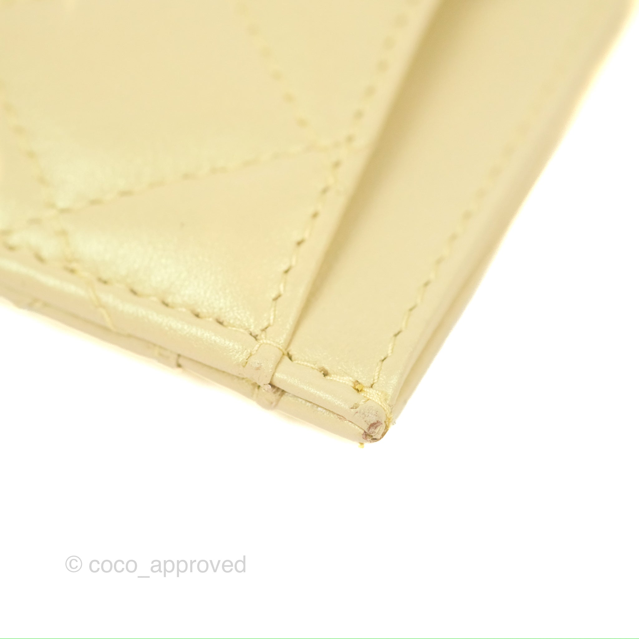 Chanel Classic Flat Card Holder in Iridescent Yellow Lambskin with Gold Hardware - Luxury Wallet for Women, Perfect for Everyday Use & Gift Giving