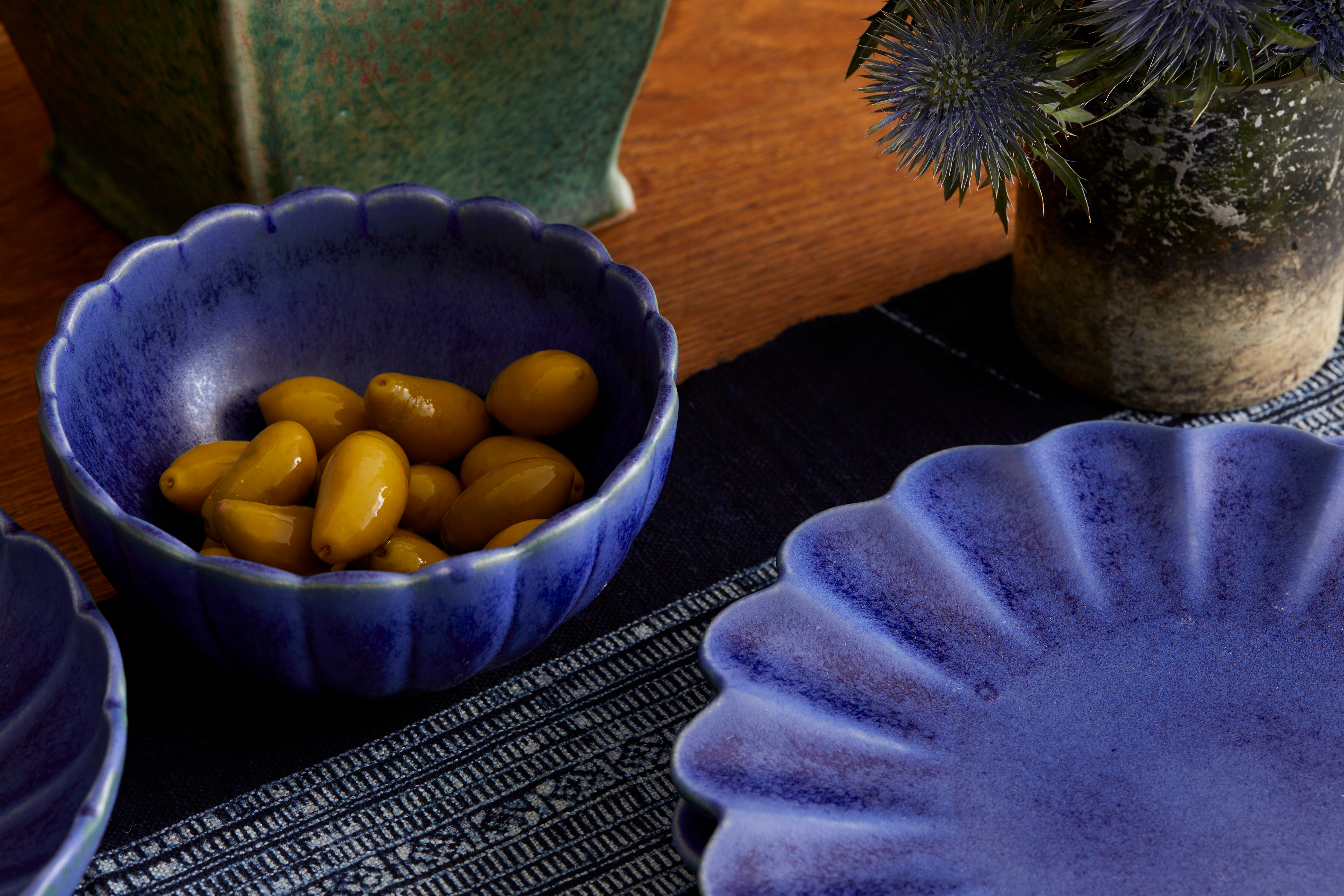 Premium Dhalia Stoneware Dinner Plate Set - Elegant Blue Ceramic Plates for Dining, Entertaining & Everyday Use - Microwave & Dishwasher Safe - Perfect for Restaurants, Home Decor & Gift Giving