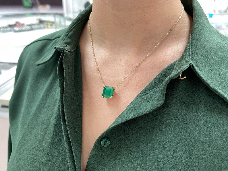 10.50 Carat 14K Gold Deep Green Emerald Solitaire Square Pendant Necklace - 14x14mm Anniversary Gift for Women, Perfect for Weddings, Parties & Special Occasions