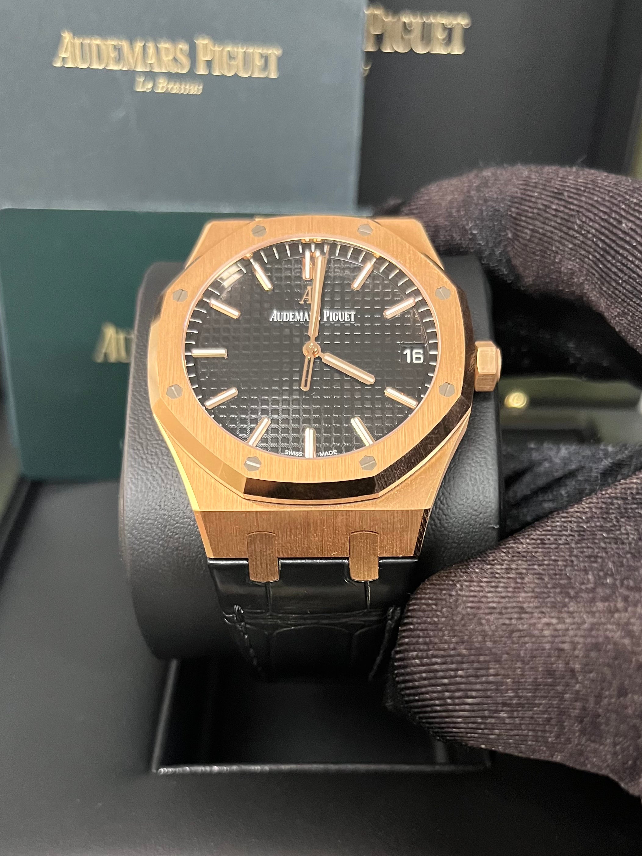 Audemars Piguet Royal Oak Selfwinding Rose Gold Watch with Black Dial & Leather Strap 15500OR.OO.D002CR.01 - Luxury Timepiece for Business Meetings & Formal Events