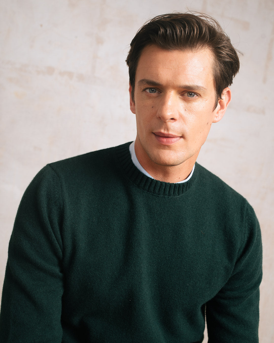 Premium Green Lambswool Crew Neck Sweater for Women & Men - Soft Winter Knit Pullover for Casual Wear & Cold Weather