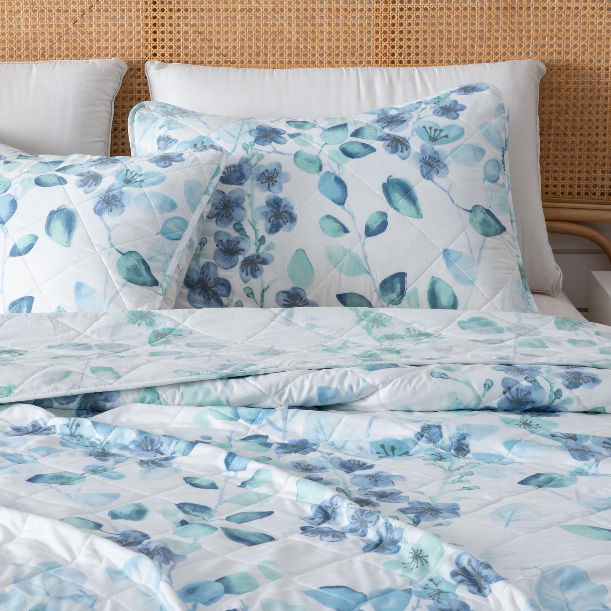 Floral King Quilt Set - Blue Green Reversible Bedding for Farmhouse & All-Season Comfort