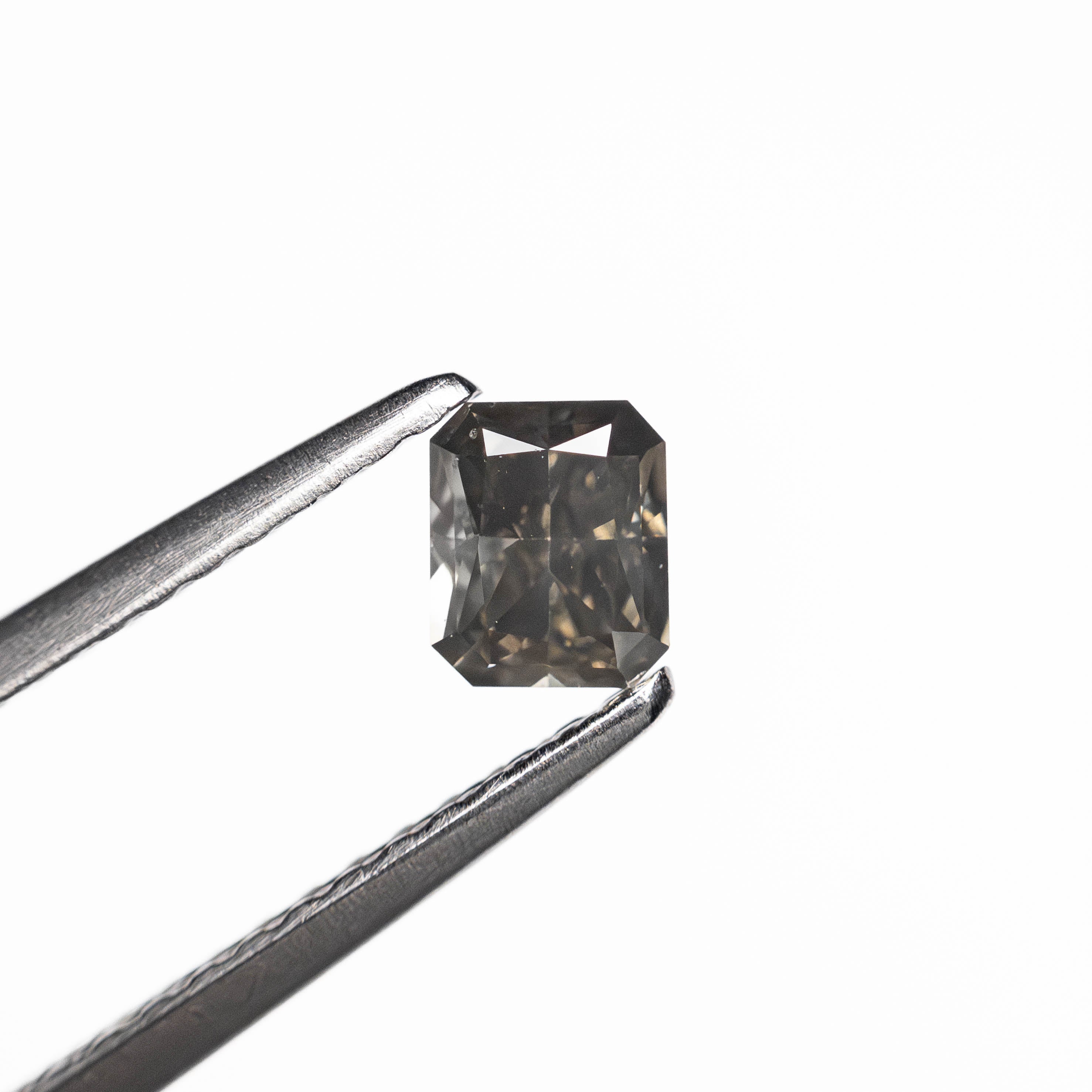 0.36ct Fancy Grey Cut Corner Rectangle Brilliant Diamond (4.23x3.51x2.41mm) - Loose Gemstone for Jewelry Making, Engagement Rings & Luxury Accessories