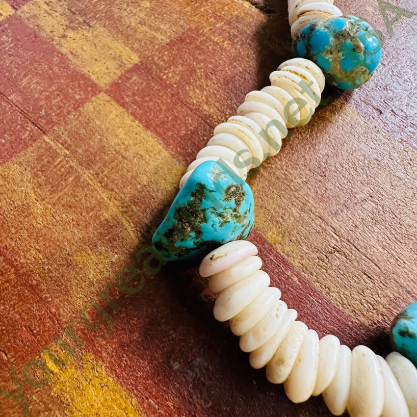 Vintage Natural Hawaiian Puka Shell Turquoise Necklace - Handmade Beach Jewelry for Women, Boho Chic Accessory, Perfect for Summer Vacations & Beach Parties