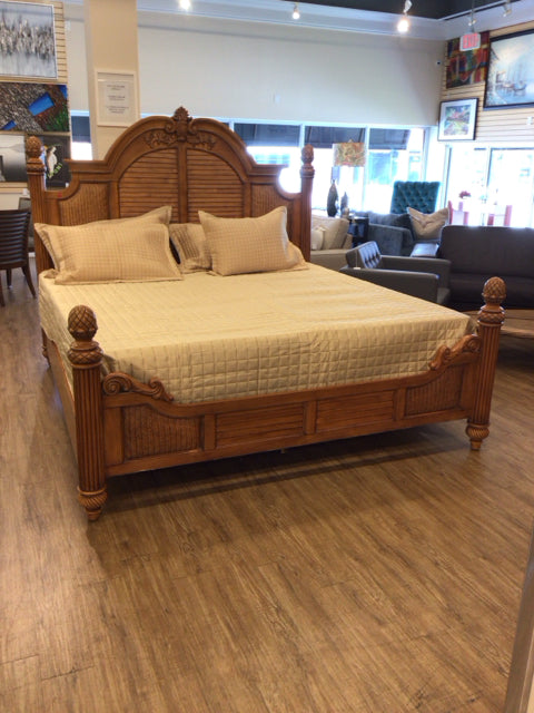 Modern Light Wood King Bed Frame - Solid Wood Platform Bed with Headboard - Perfect for Master Bedroom, Guest Room & Modern Home Decor