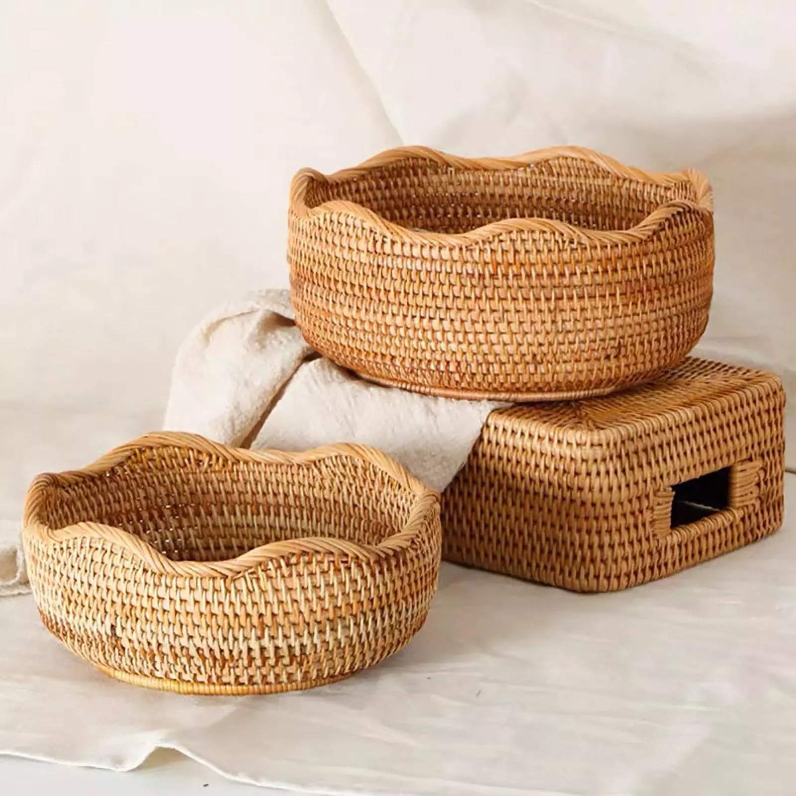 Round Rattan Woven Storage Basket - Natural Kitchen Organizer for Fruits, Bread & Tableware | Perfect for Farmhouse Decor, Picnic Baskets & Pantry Storage (Large)