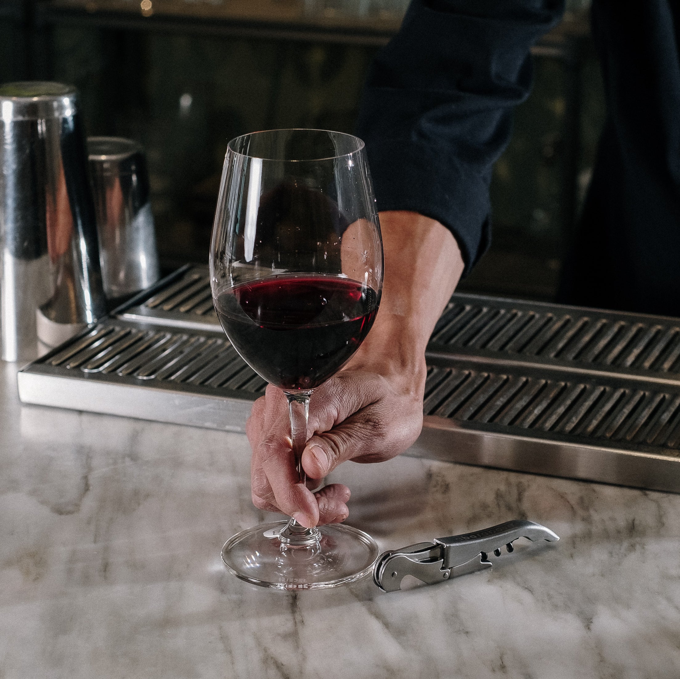 Premium Stainless Steel Wine Bottle Opener - Corkscrew with Foil Cutter & Ergonomic Handle - Perfect for Home, Restaurants, and Wine Tastings