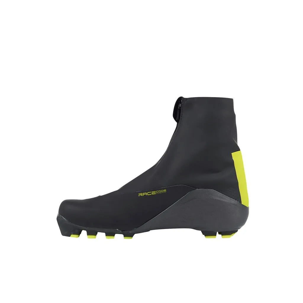 Fischer Carbonlite Classic Boot 2025 - Lightweight Carbon Fiber Ski Boots for Men & Women - Perfect for Alpine Skiing & Winter Sports
