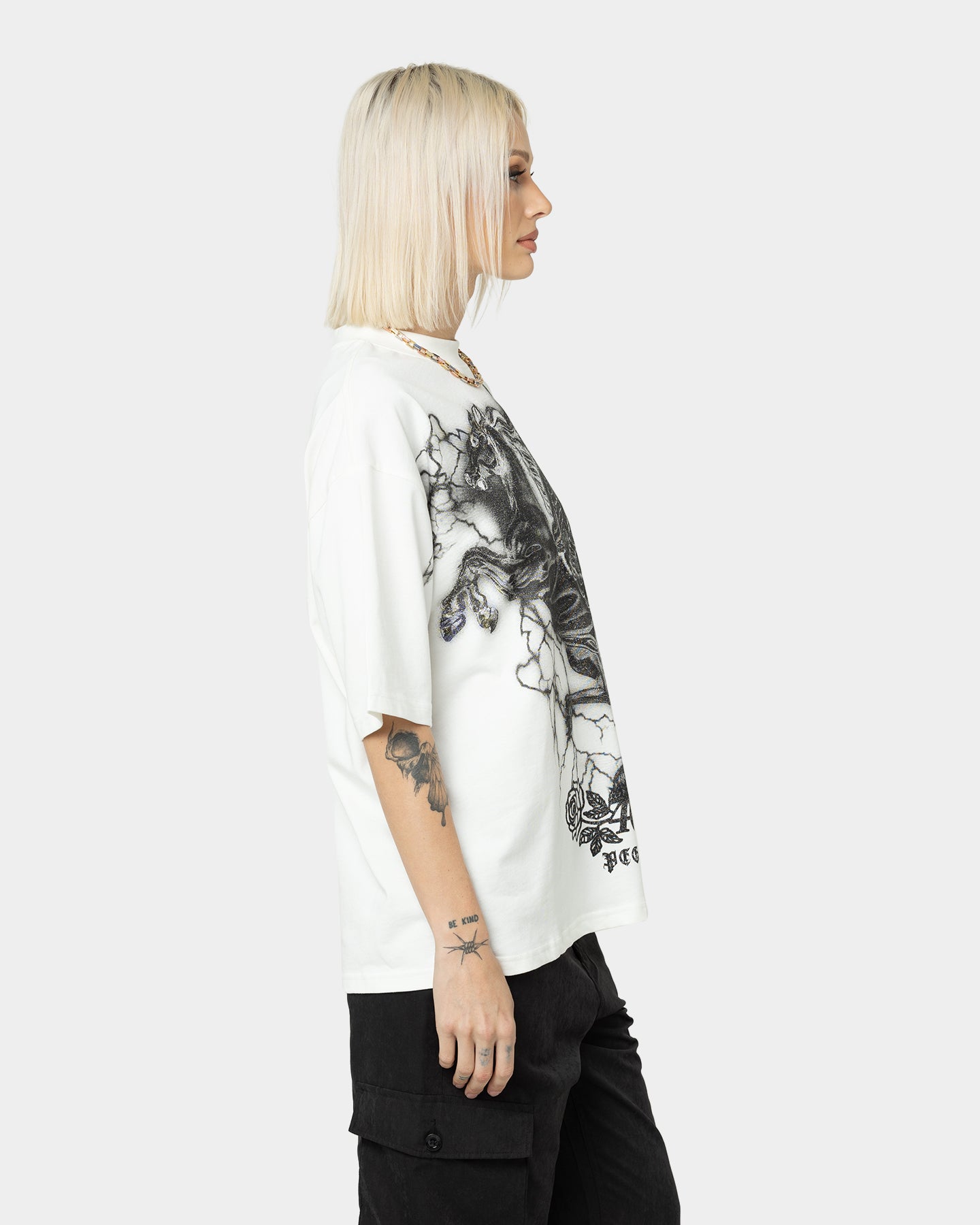 404 Pegasus Vintage Graphic T-Shirt - Off White | Retro Gaming & Anime Style for Casual Wear & Cosplay