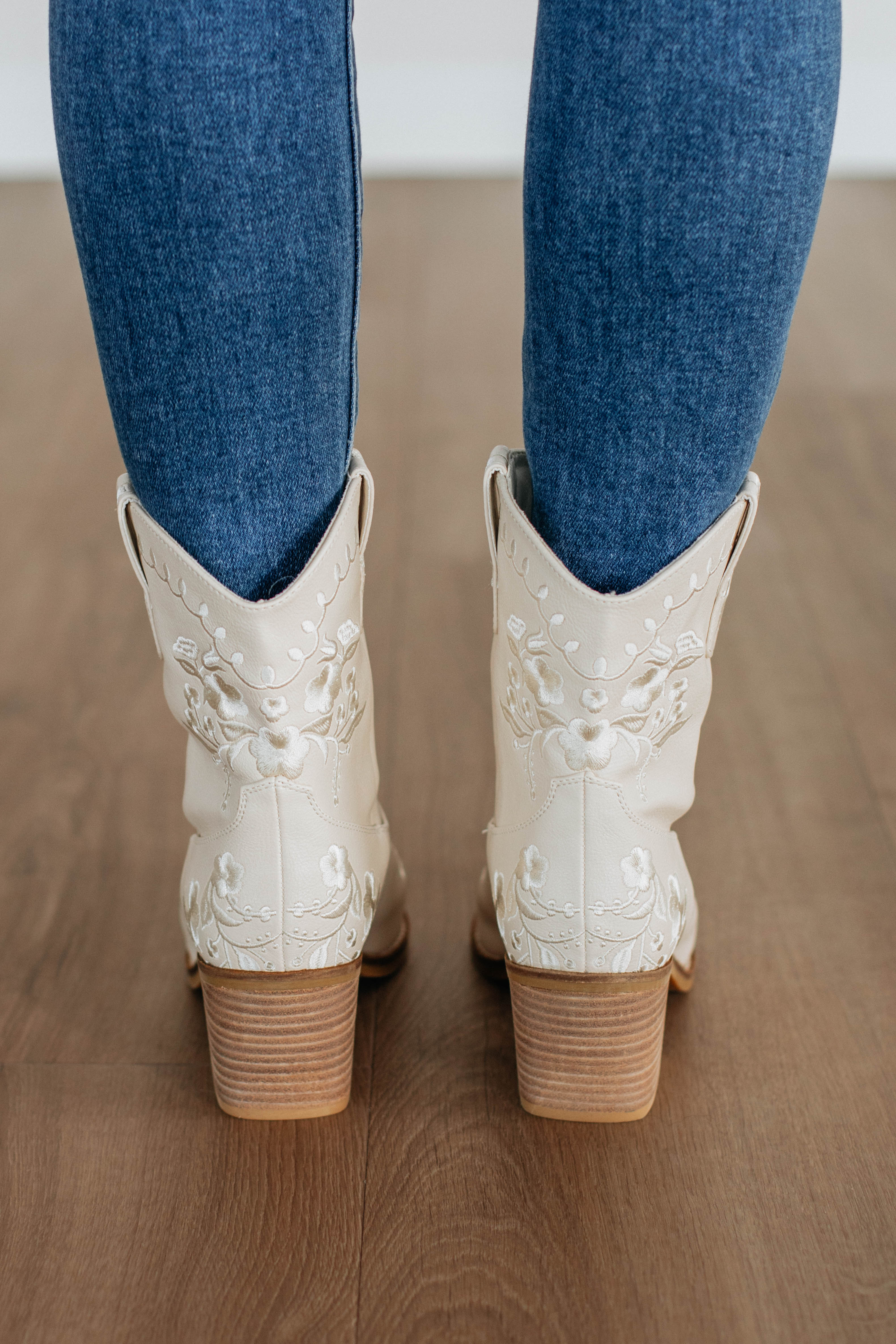 Cowgirl Crazy Boots - Stylish Western Cowboy Boots for Women | Perfect for Rodeo, Country Dancing & Outdoor Adventures