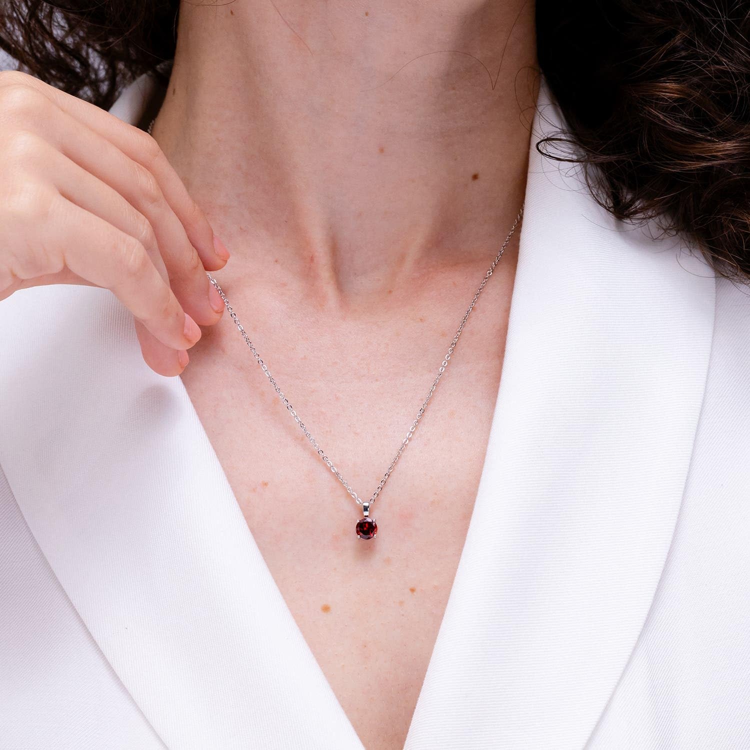 Angara Natural 0.33 Ct Garnet Solitaire Pendant Necklace for Women in Sterling Silver (Grade-AAA | 4mm) | January Birthstone Jewelry, Birthday Gift, Anniversary Present, Wedding Jewelry | Perfect for Everyday Wear, Special Occasions & Gift Giving