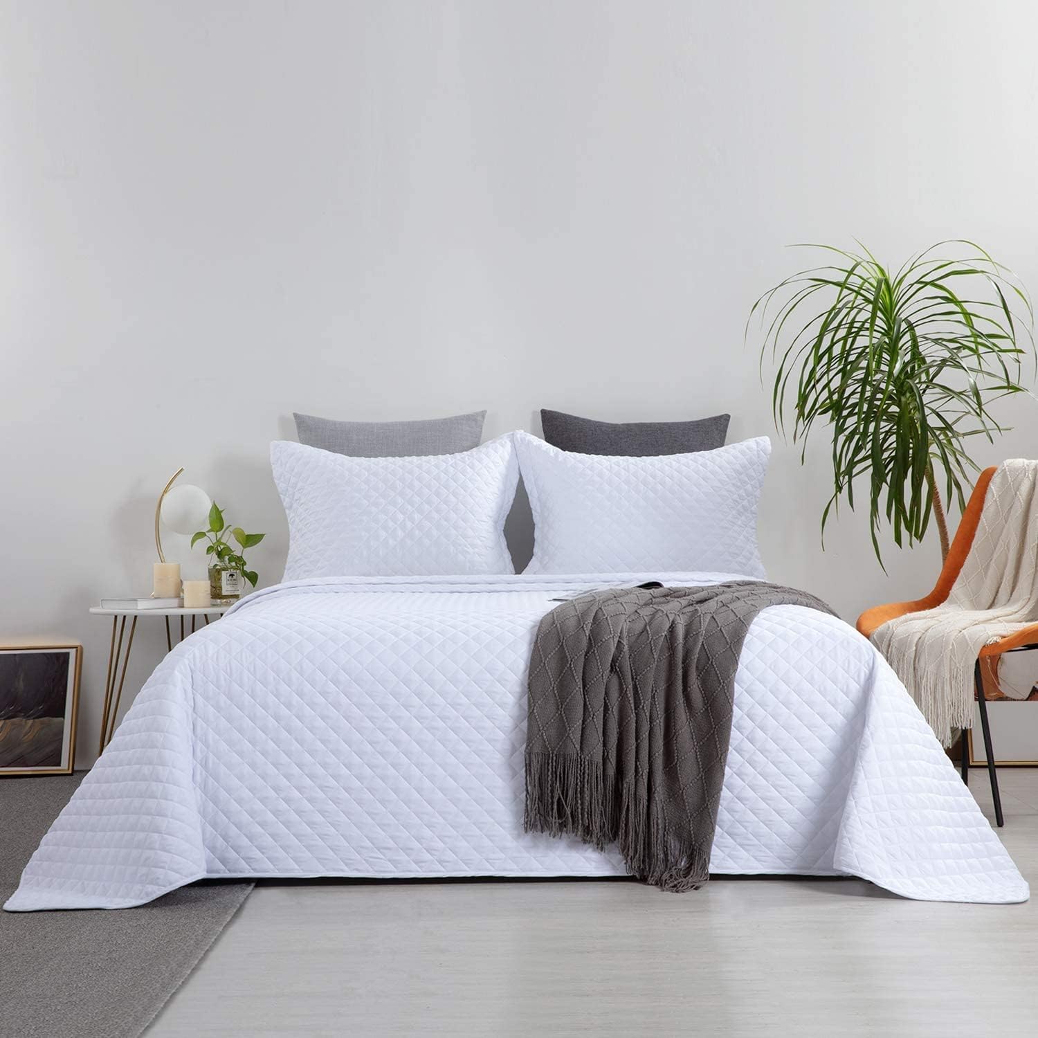 HOMBYS 3 Piece Oversized King Quilt Set - 128x120 Inches Reversible Lightweight Bedspread & Summer Comforter Set | Breathable All-Season Coverlet for King Size Beds | Perfect for Guest Rooms, Master Bedrooms & Vacation Homes (White)