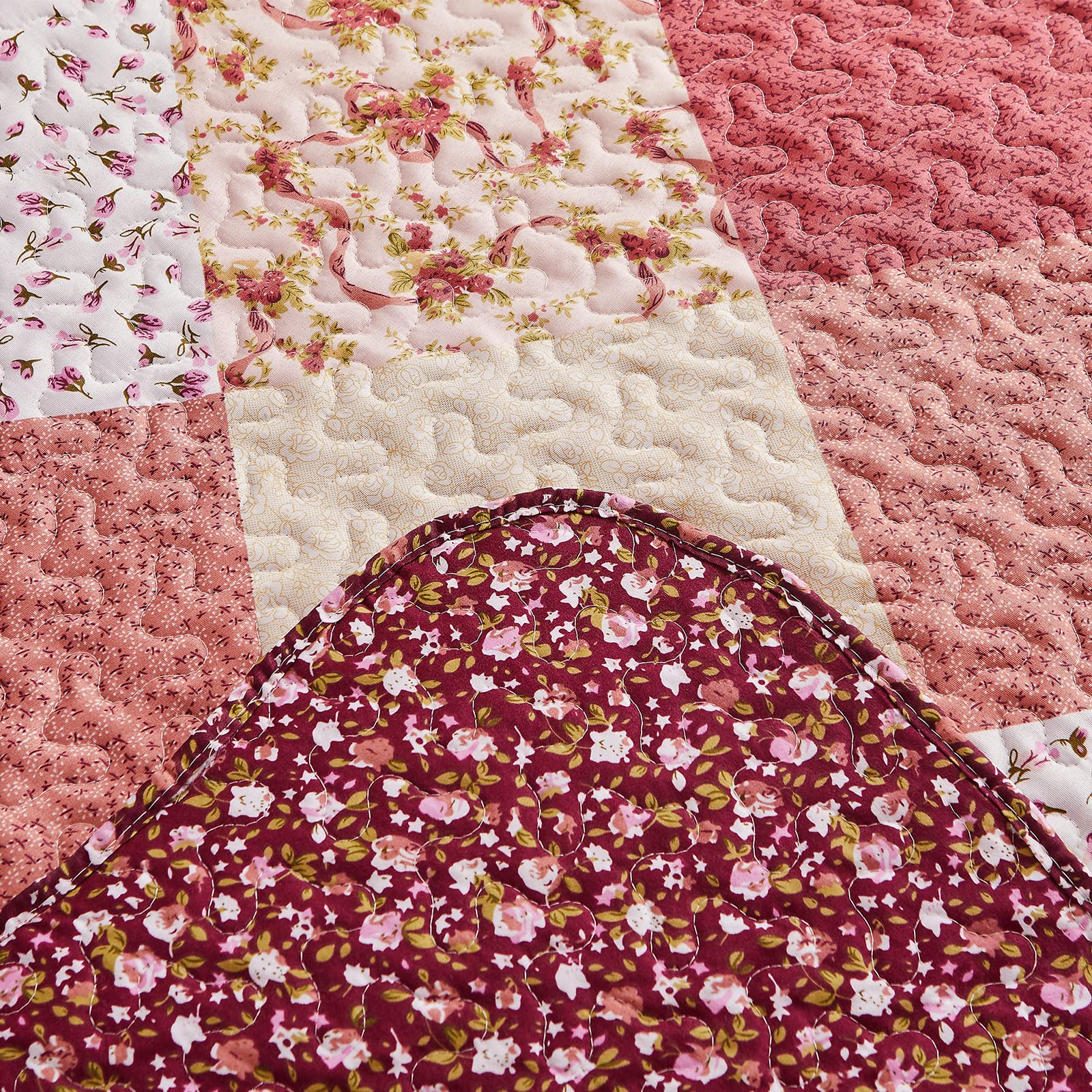 Soft Reversible Floral Quilt Blanket - 50x60 Inch Microfiber Patchwork Throw - Red, Pink & White Shabby Chic Design - Lightweight Bedding for Sofa, Bed & Nursery Decor - Cozy Home & Gift Idea