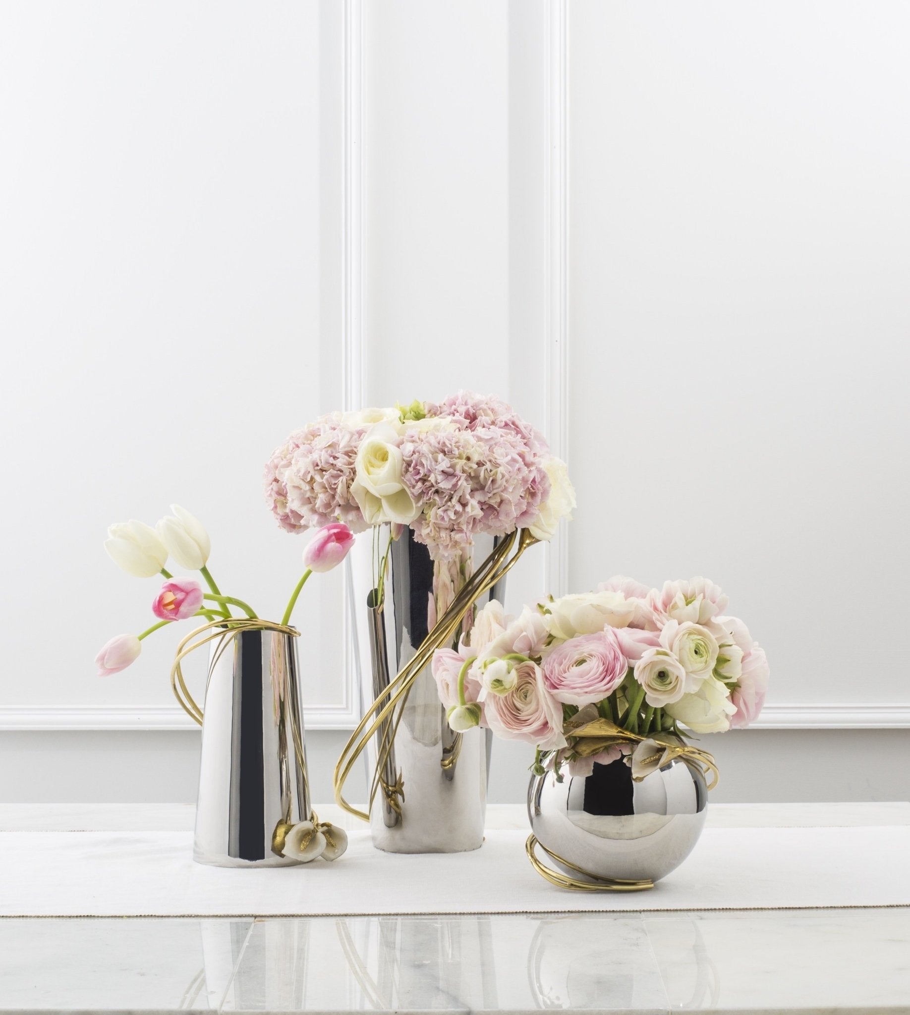 Elegant Calla Lily Vase - Modern Glass Flower Vase for Home Decor, Wedding Centerpieces & Office Desk Decorations