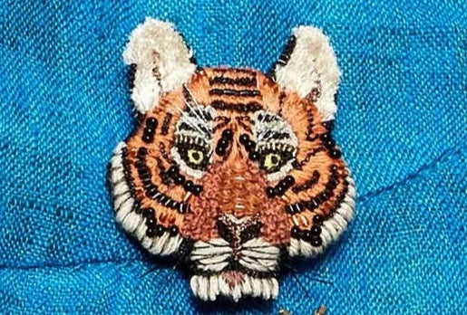 Exquisite Tiger Brooch Pin - Elegant Animal Jewelry for Women - Perfect for Blazers, Scarves & Special Occasions