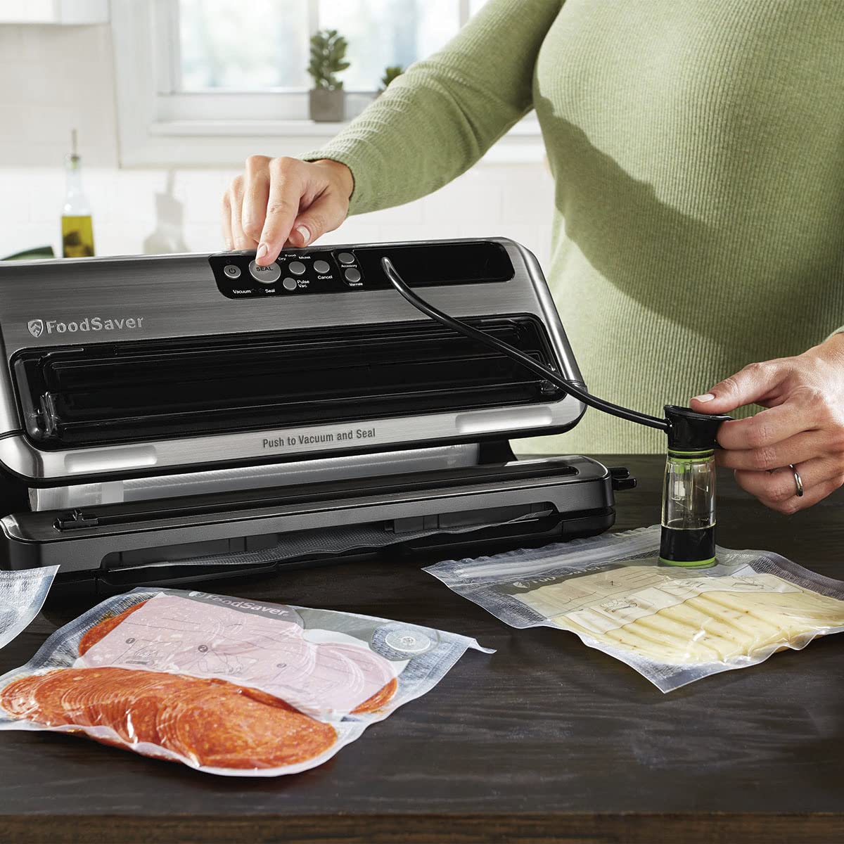 FoodSaver FM5460 2-in-1 Automatic Vacuum Sealer Machine with Starter Kit - Large Capacity Food Preservation System for Freshness | Perfect for Meal Prep, Sous Vide & Freezer Storage